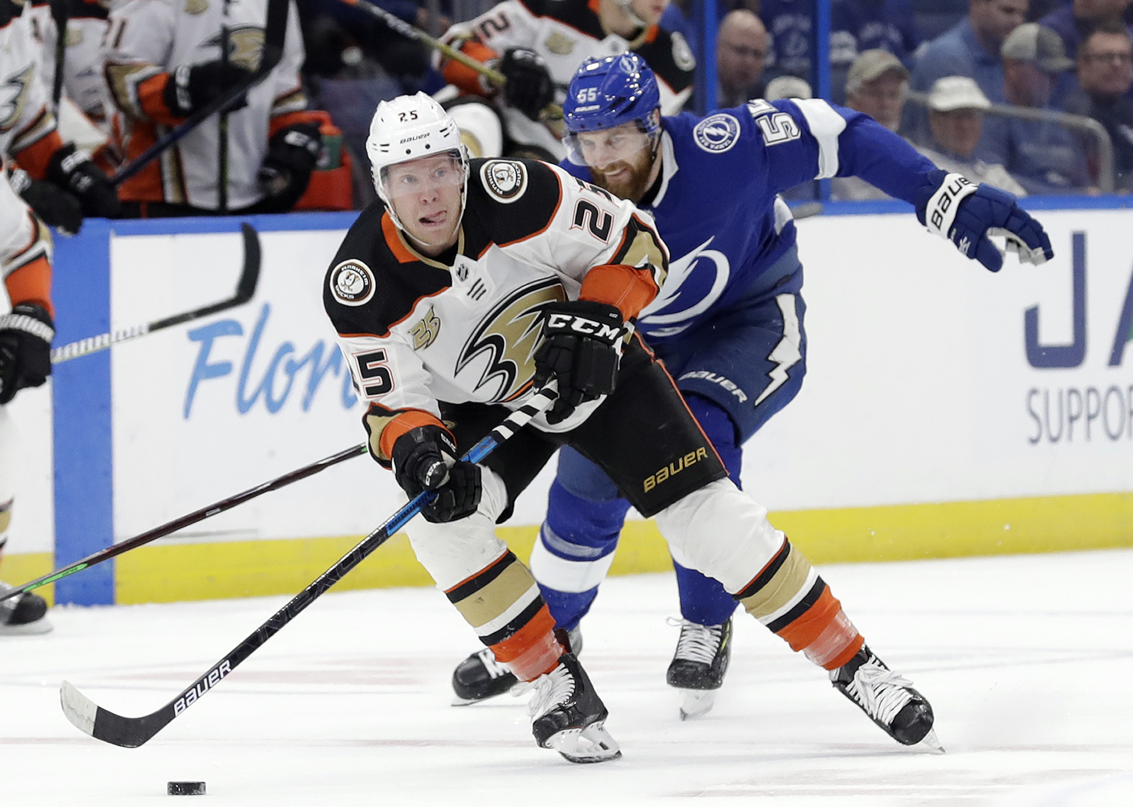 Miller makes 34 saves, lifts Ducks past Lightning 3-1