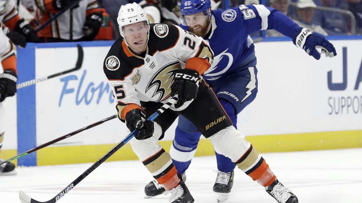 Miller makes 34 saves, lifts Ducks past Lightning 3-1