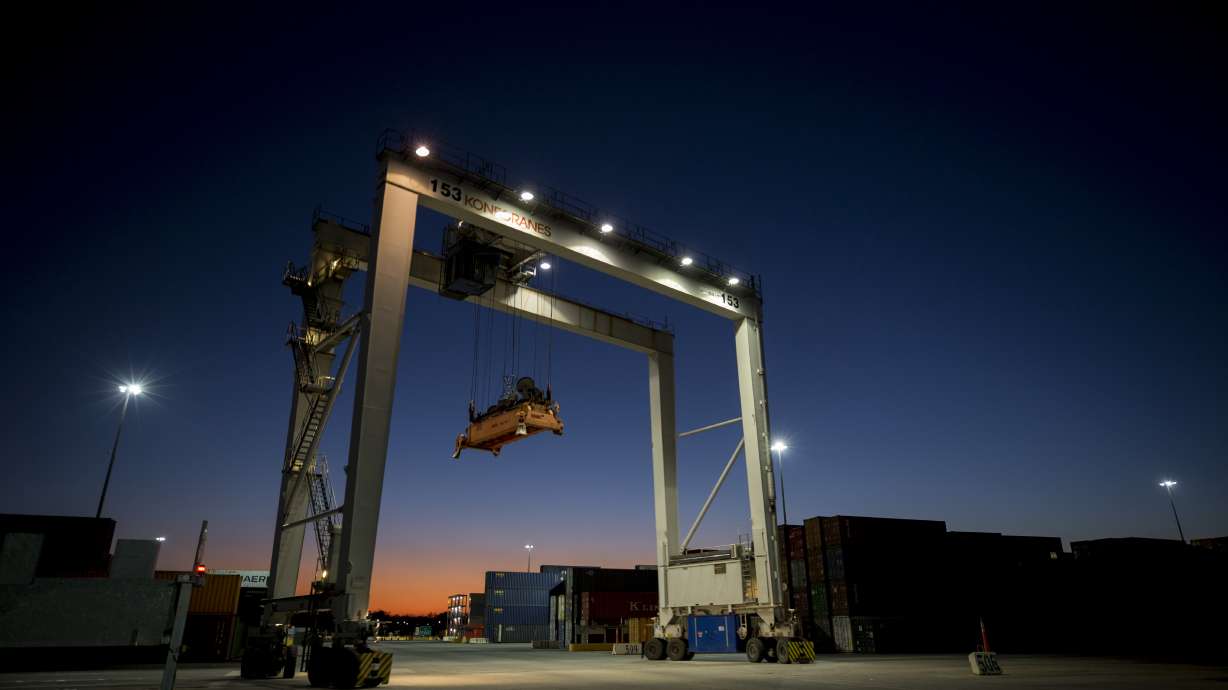 US economy grew at brisk 3.5 pct. annual rate last quarter