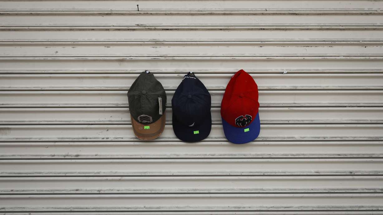 The Latest: Los Angeles council legalizes street vendors