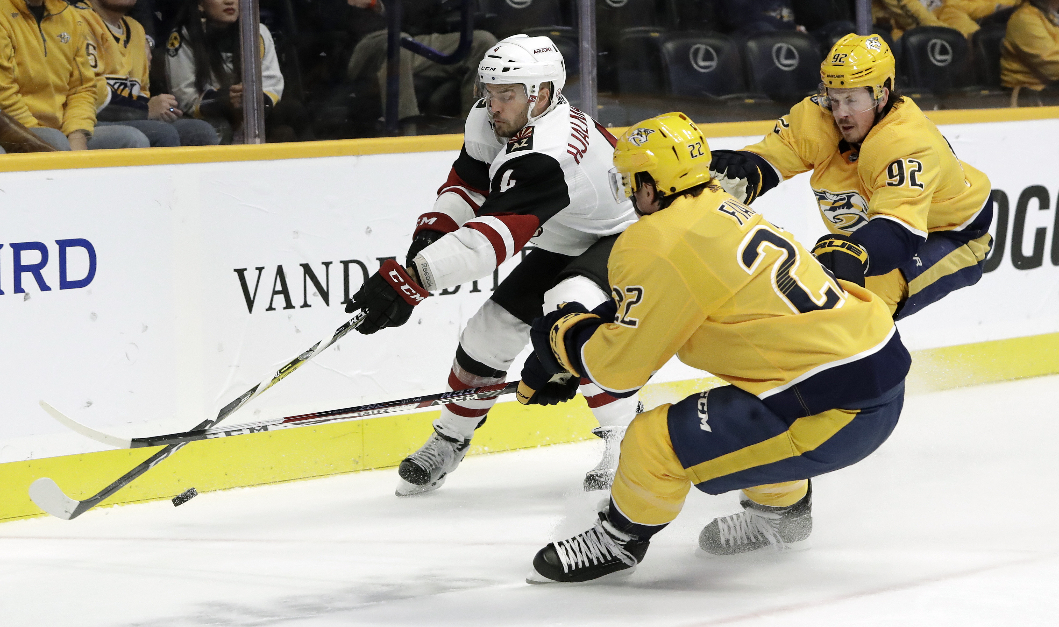 Hill gets 1st NHL shutout as Coyotes top Predators 3-0