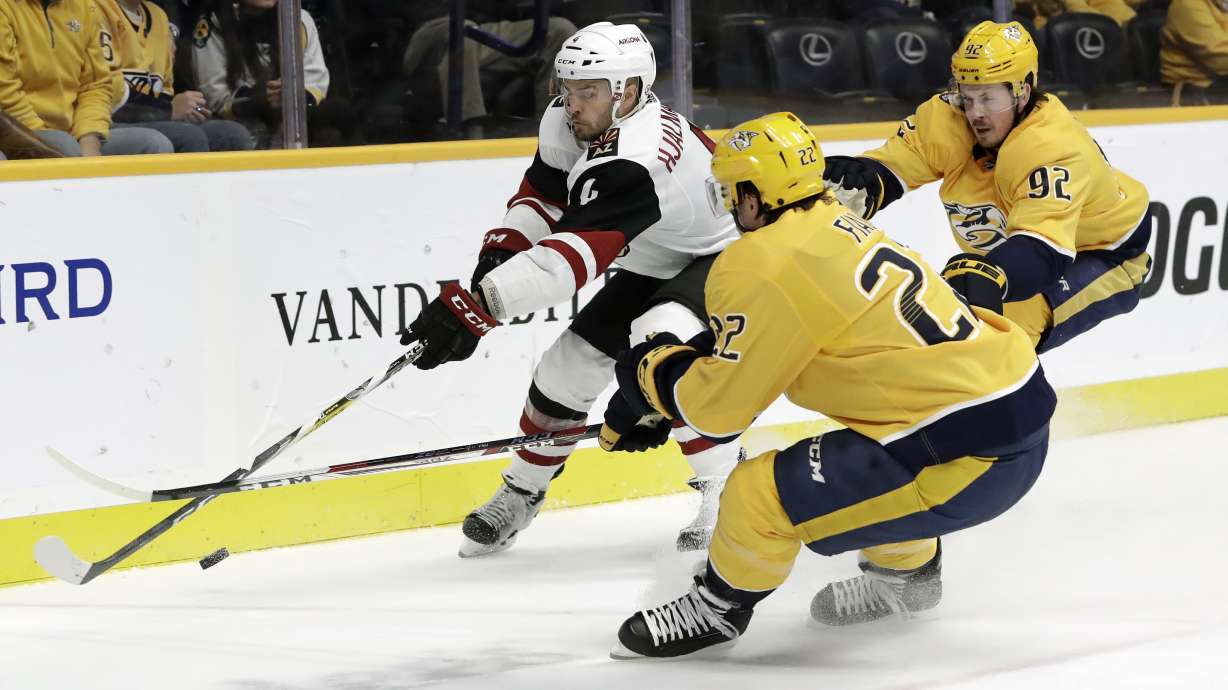 Hill gets 1st NHL shutout as Coyotes top Predators 3-0