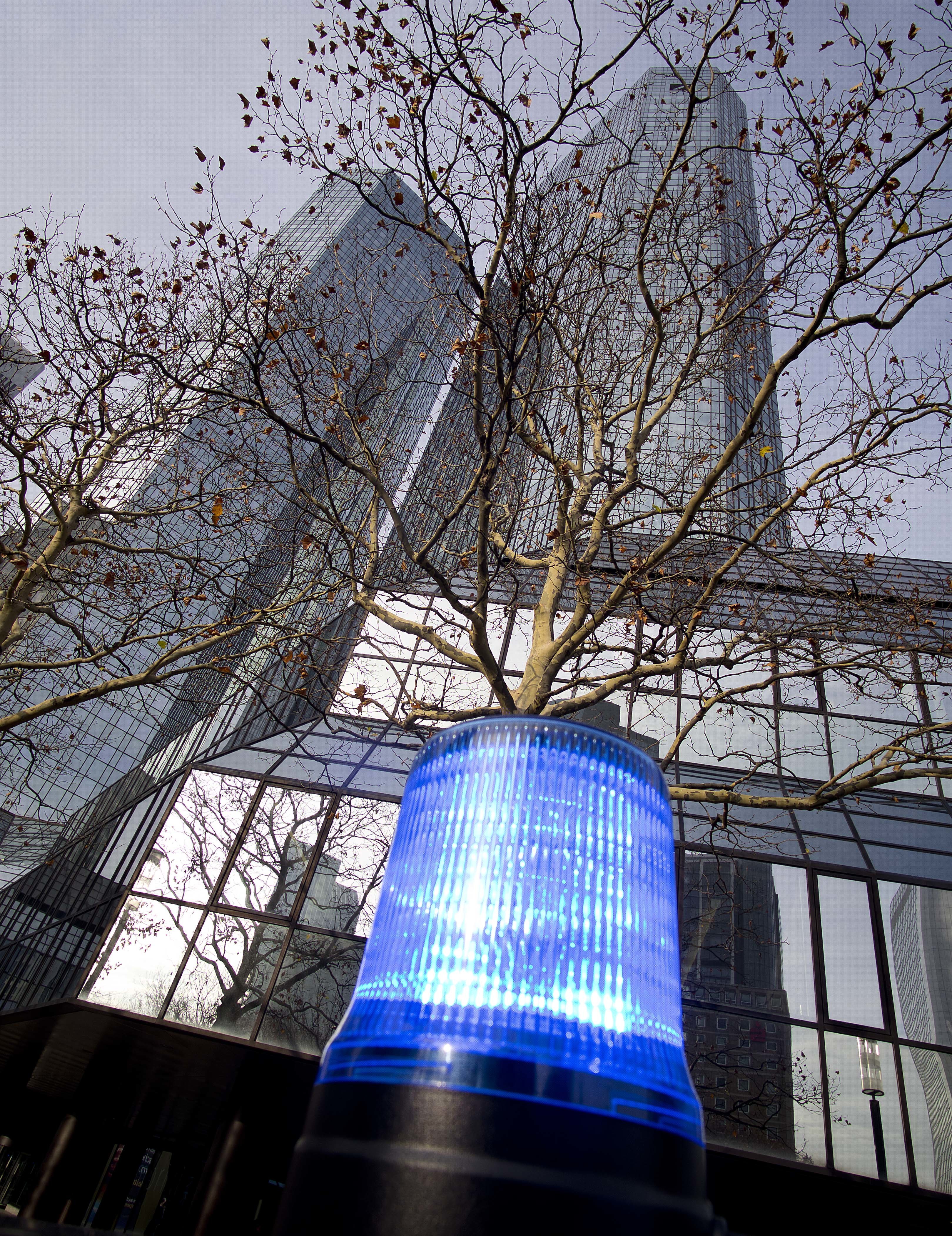 Search of Deutsche Bank offices continues in German probe