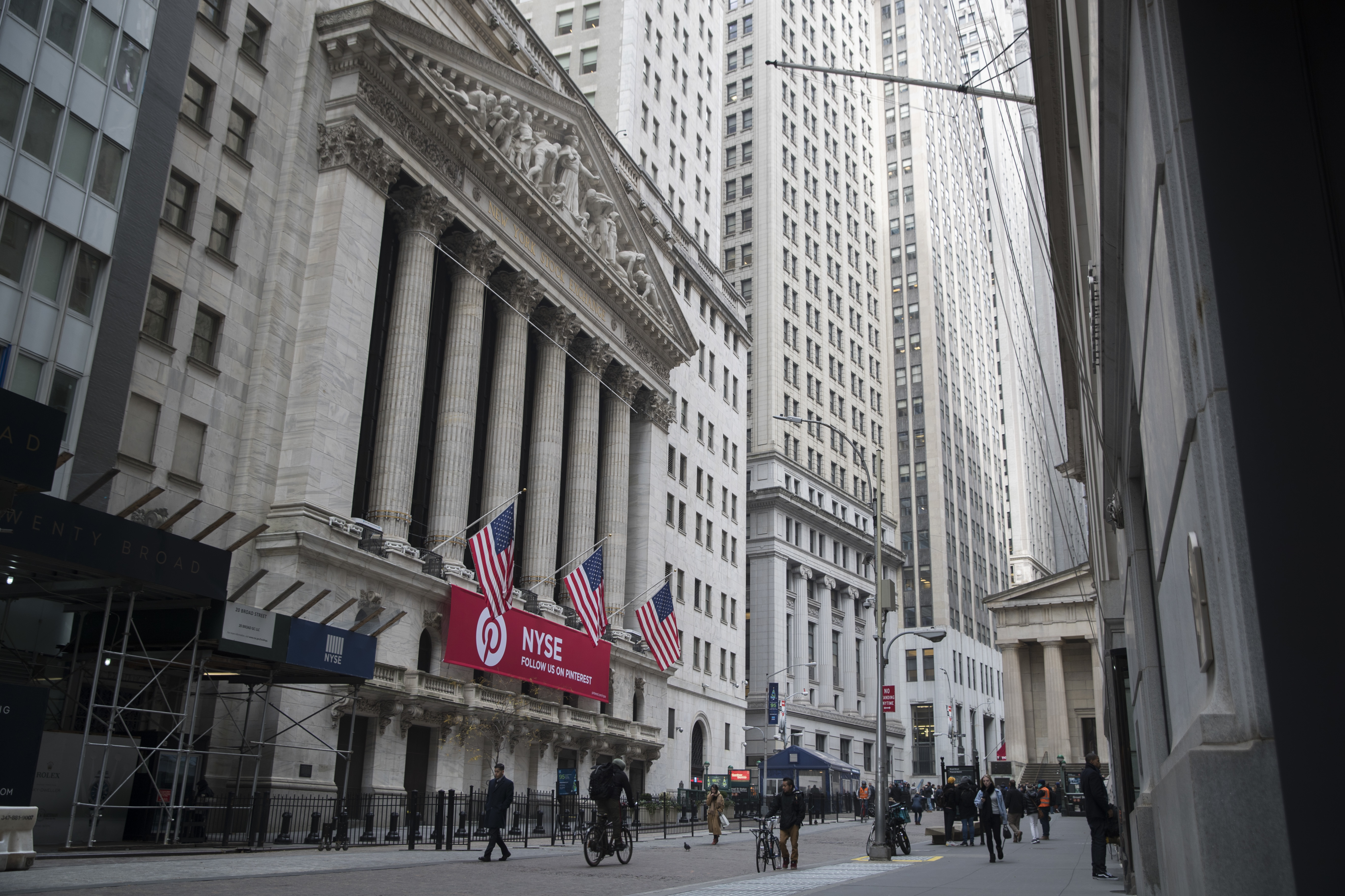 Stocks climb as investors hope for Trump-Xi trade progress