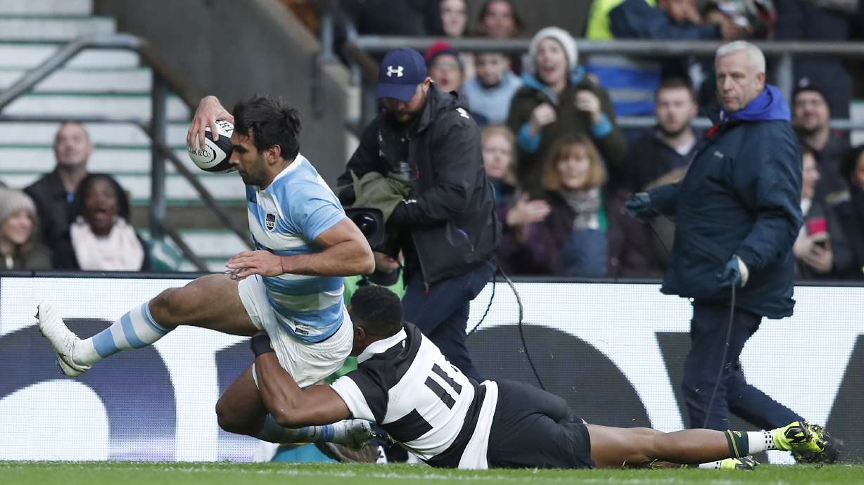 Barbarians beat Argentina on late dropped goal at Twickenham