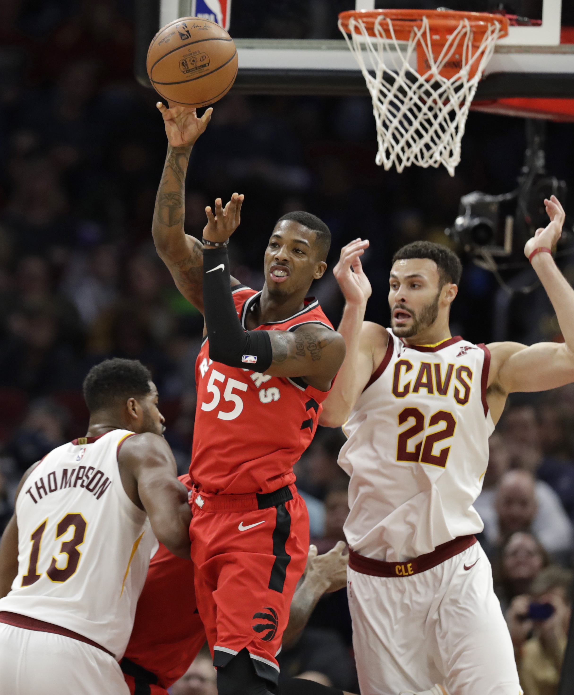 Leonard's 34 leads Raptors to eighth straight win
