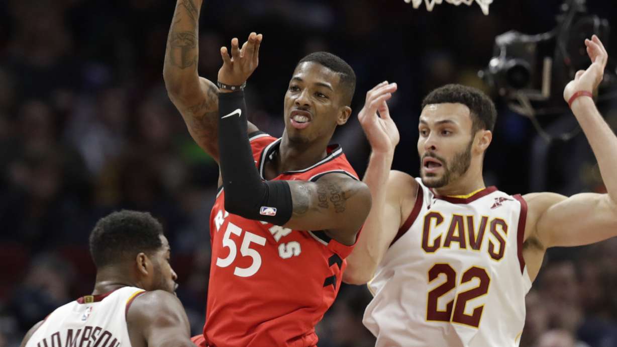 Leonard's 34 leads Raptors to eighth straight win