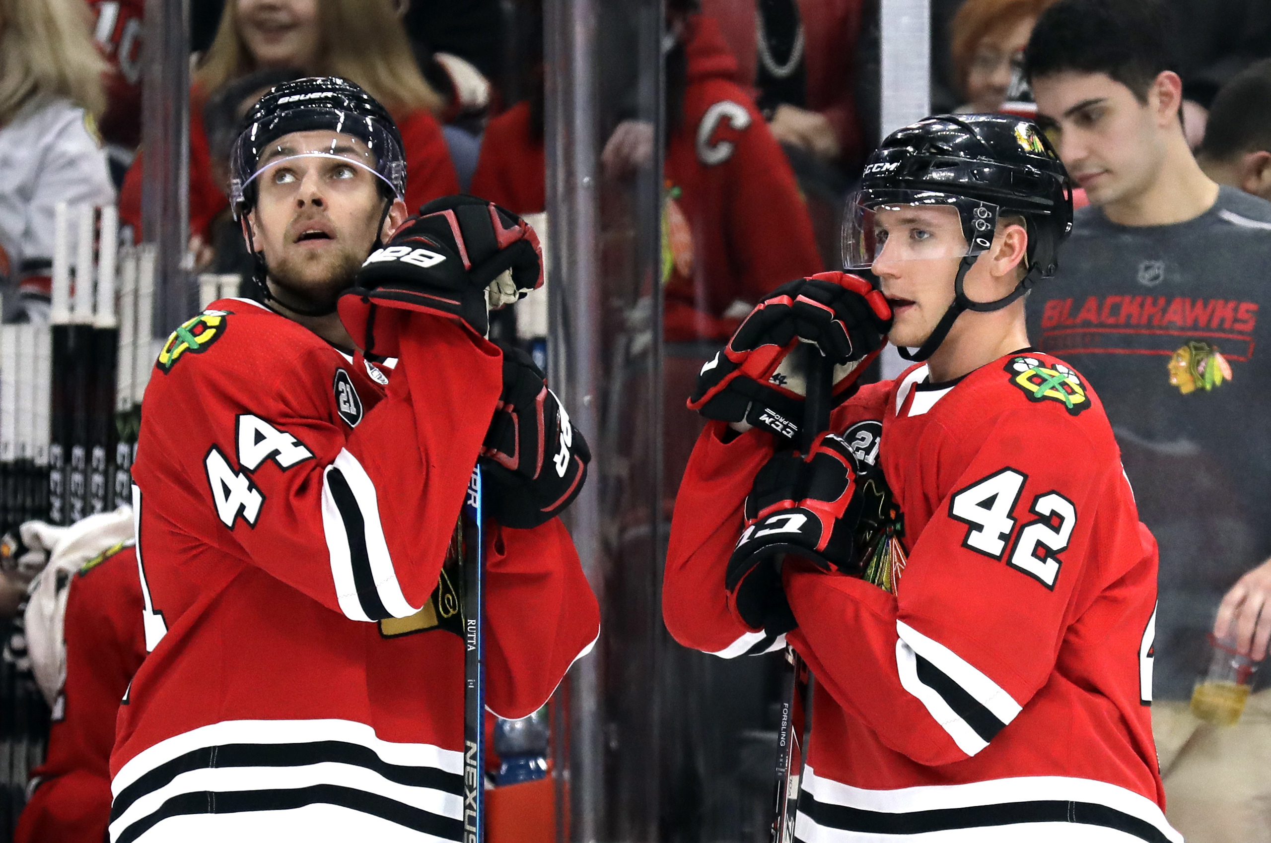 Monahan, Lindholm lead Flames past Blackhawks 3-2