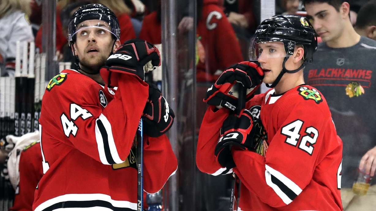 Monahan, Lindholm lead Flames past Blackhawks 3-2
