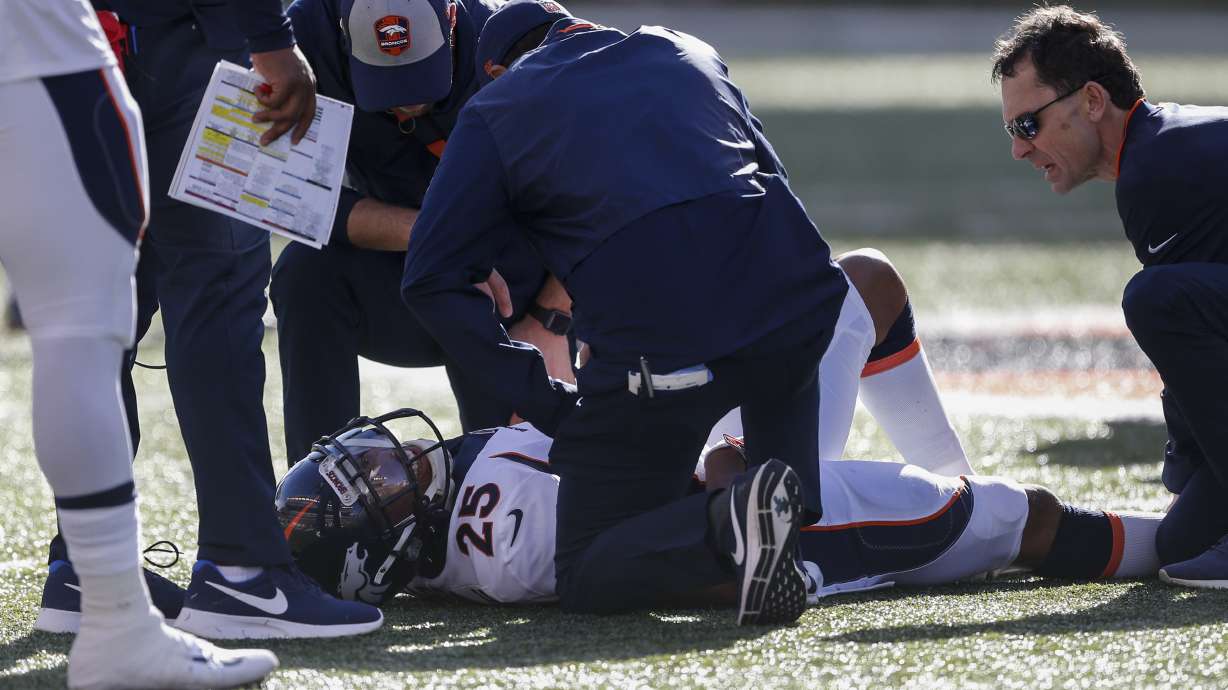 Broncos won't place star cornerback Chris Harris Jr. on IR