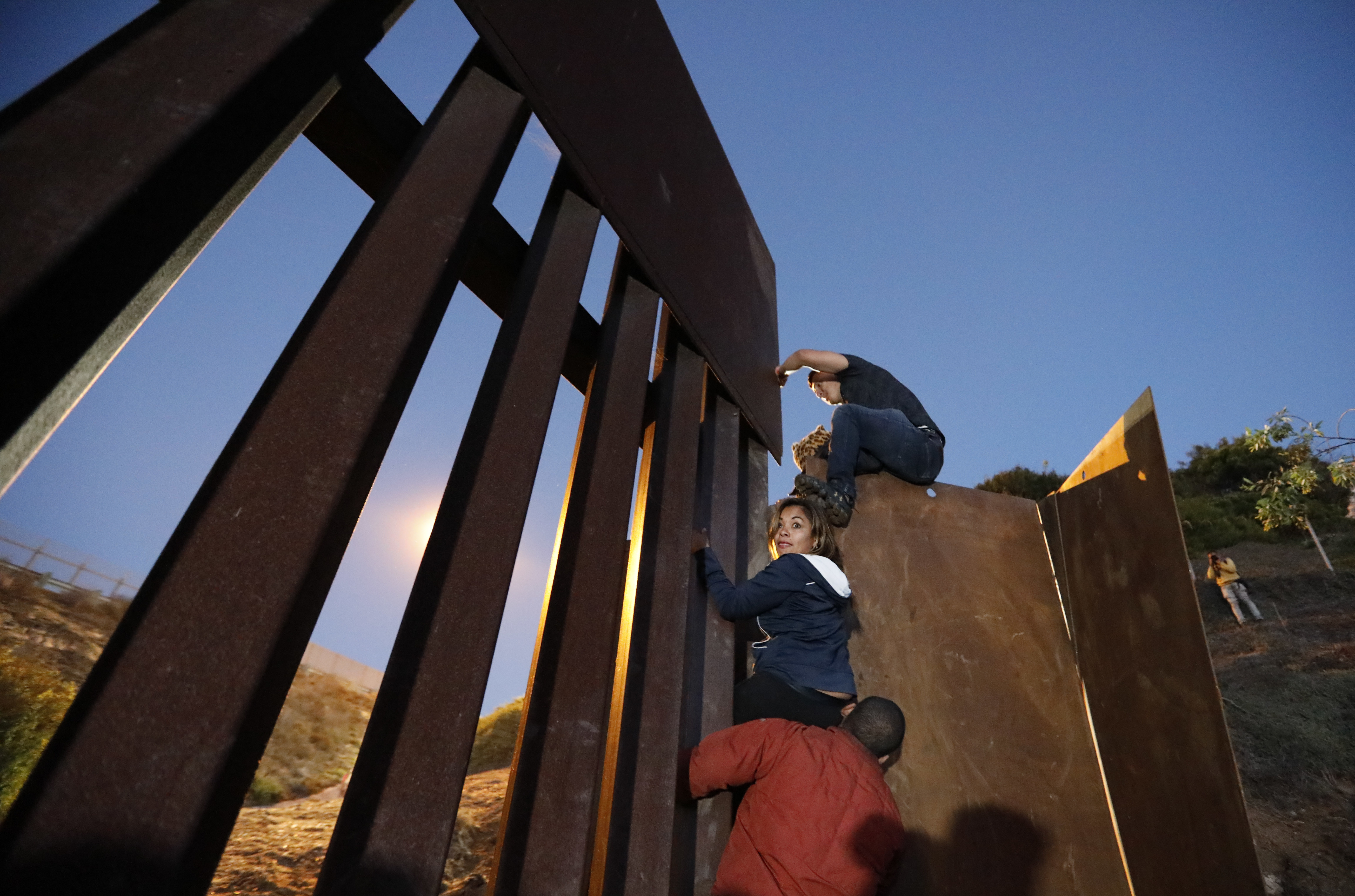 Border patrol: More families cross illegally to San Diego