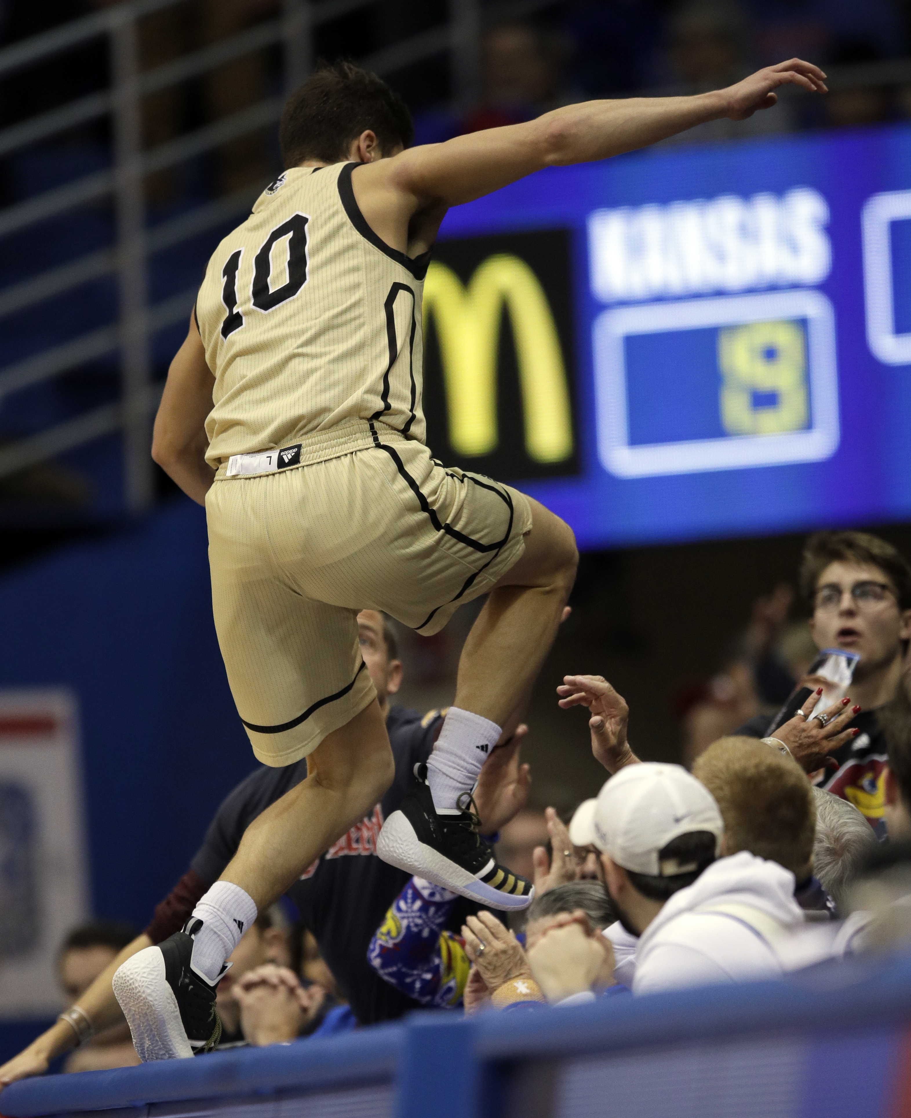No. 2 Kansas surges in 2nd half vs. Wofford, loses Azubuike