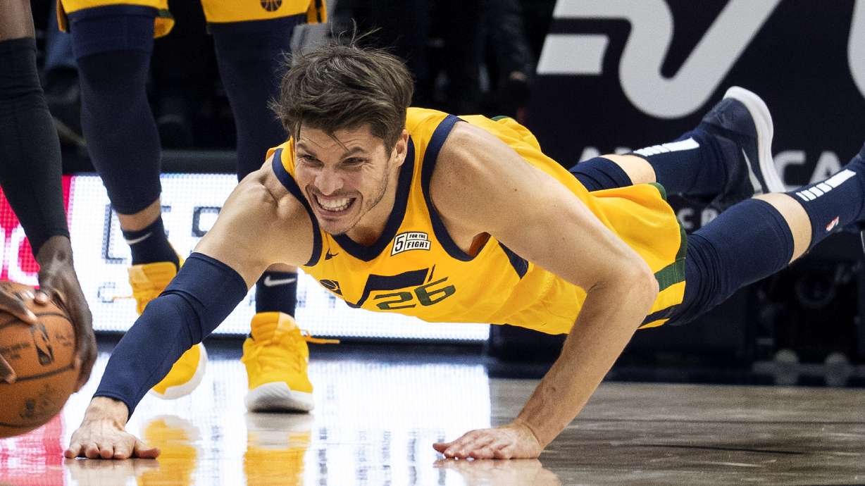 Kyle Korver gets reacquainted with Utah in home debut