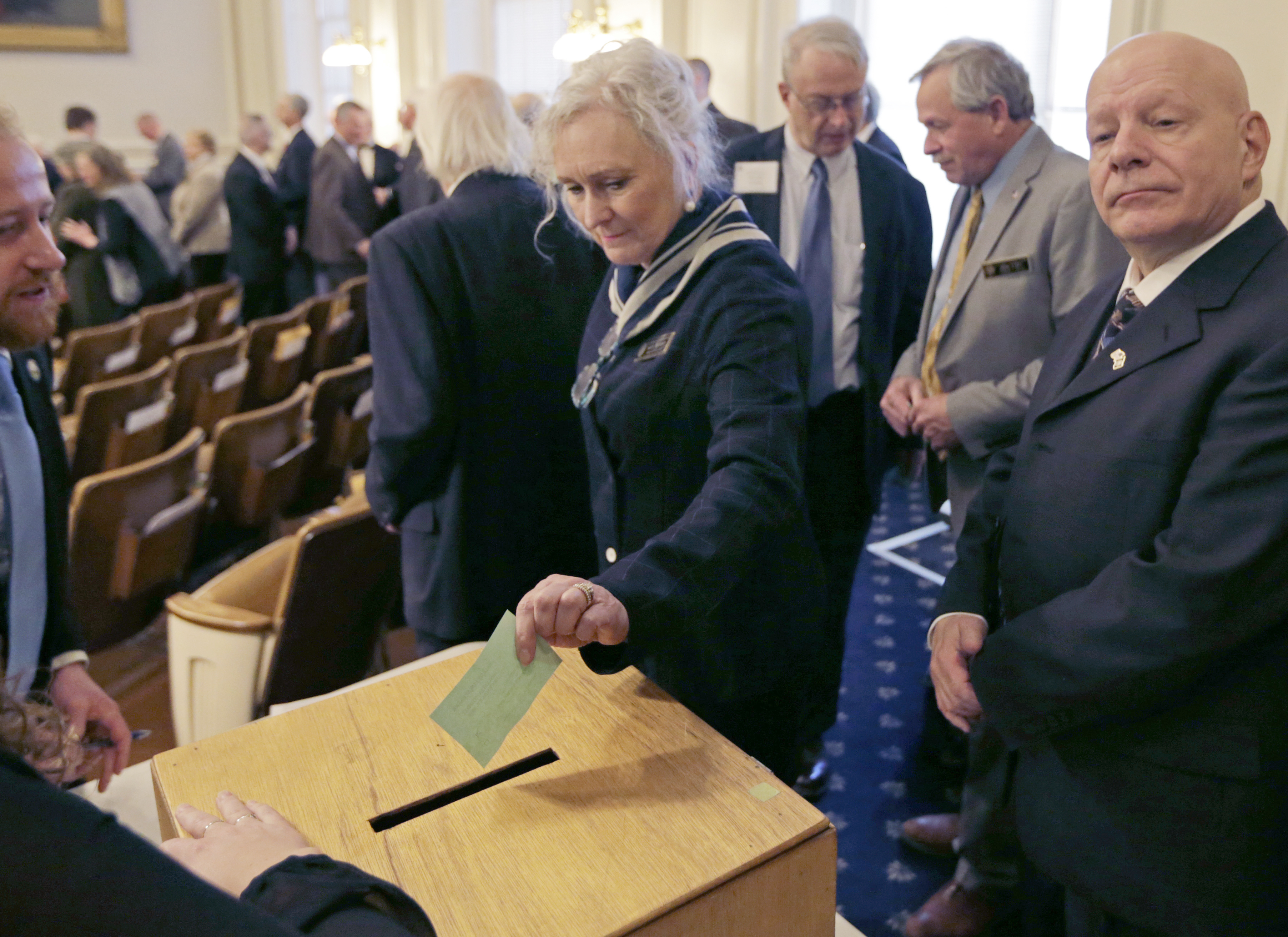 Lawmakers re-elect guardian of New Hampshire primary