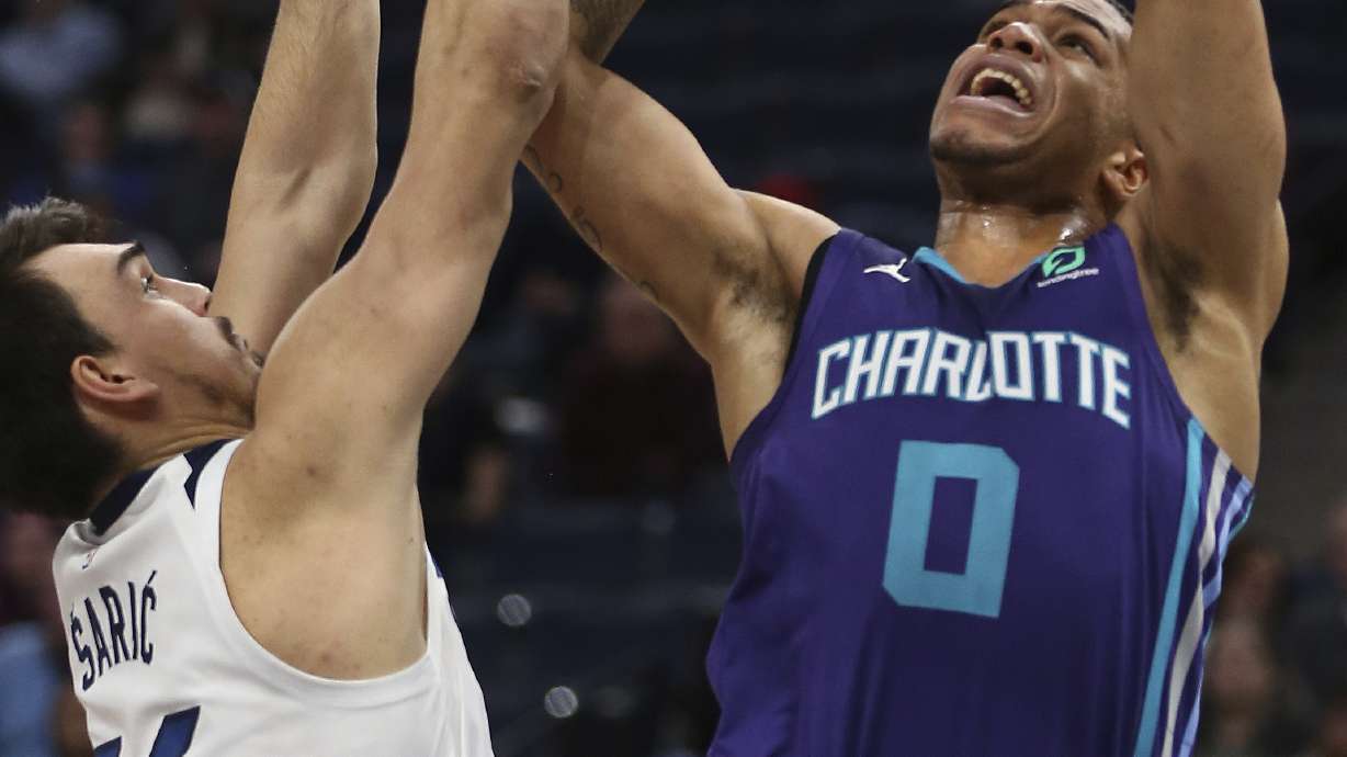 Towns has 35 points, Timberwolves beat Hornets 121-104
