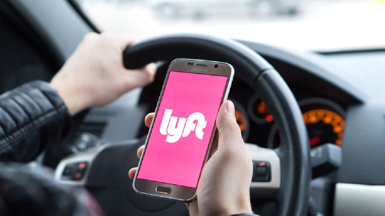 Lyft aims to beat Uber to US stock market with IPO