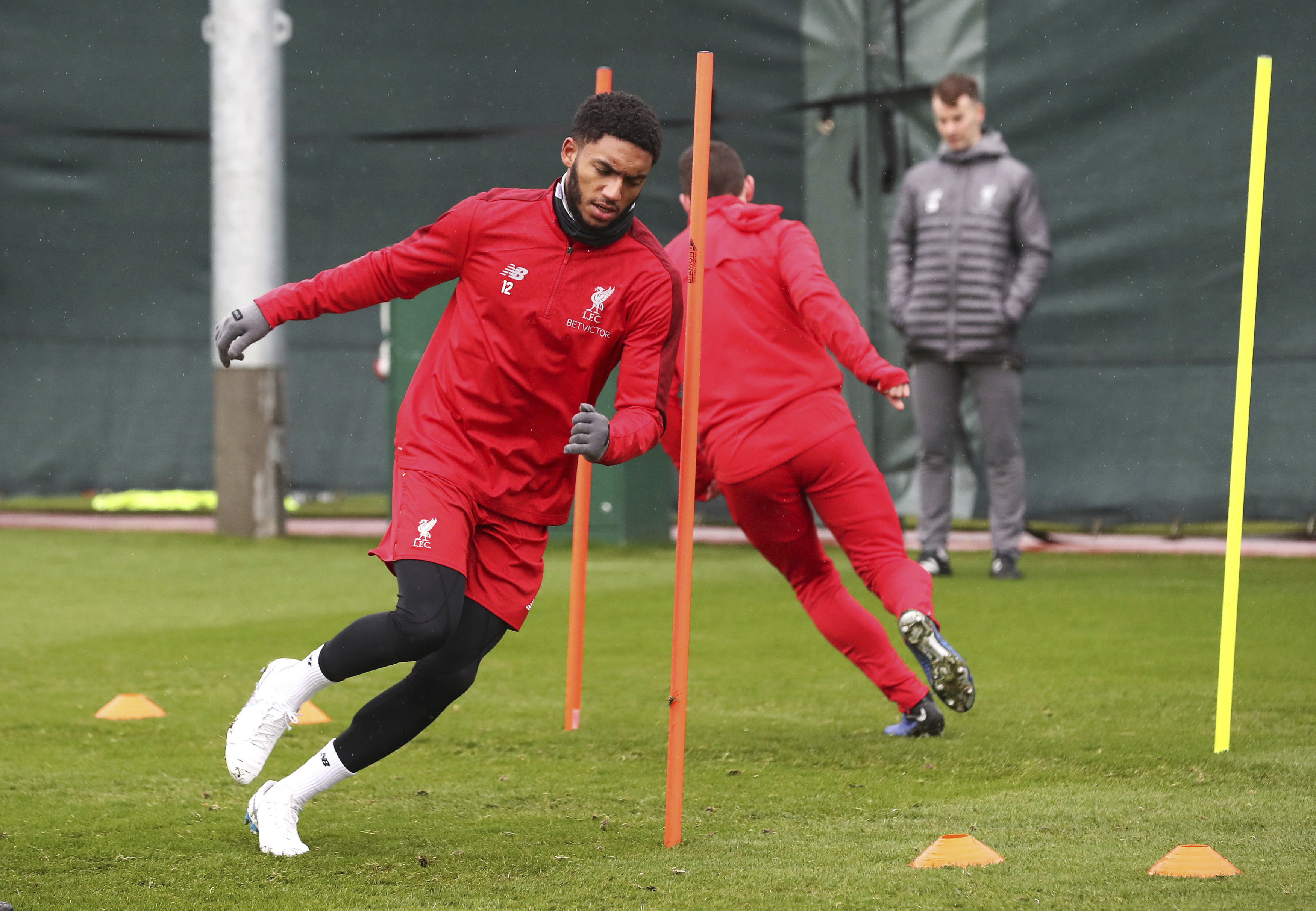 Gomez to miss 6 weeks for Liverpool because of broken leg