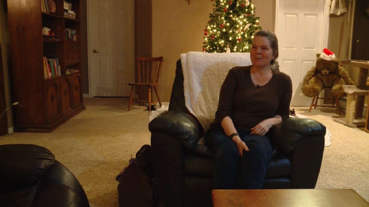 Rare allergy to poinsettia plants keeps Utah woman indoors during holidays