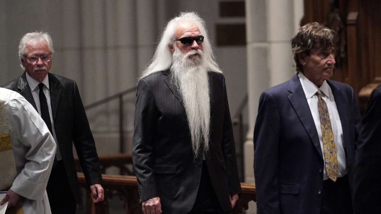 Reba McEntire, Oak Ridge Boys sing at Bush's Texas funeral