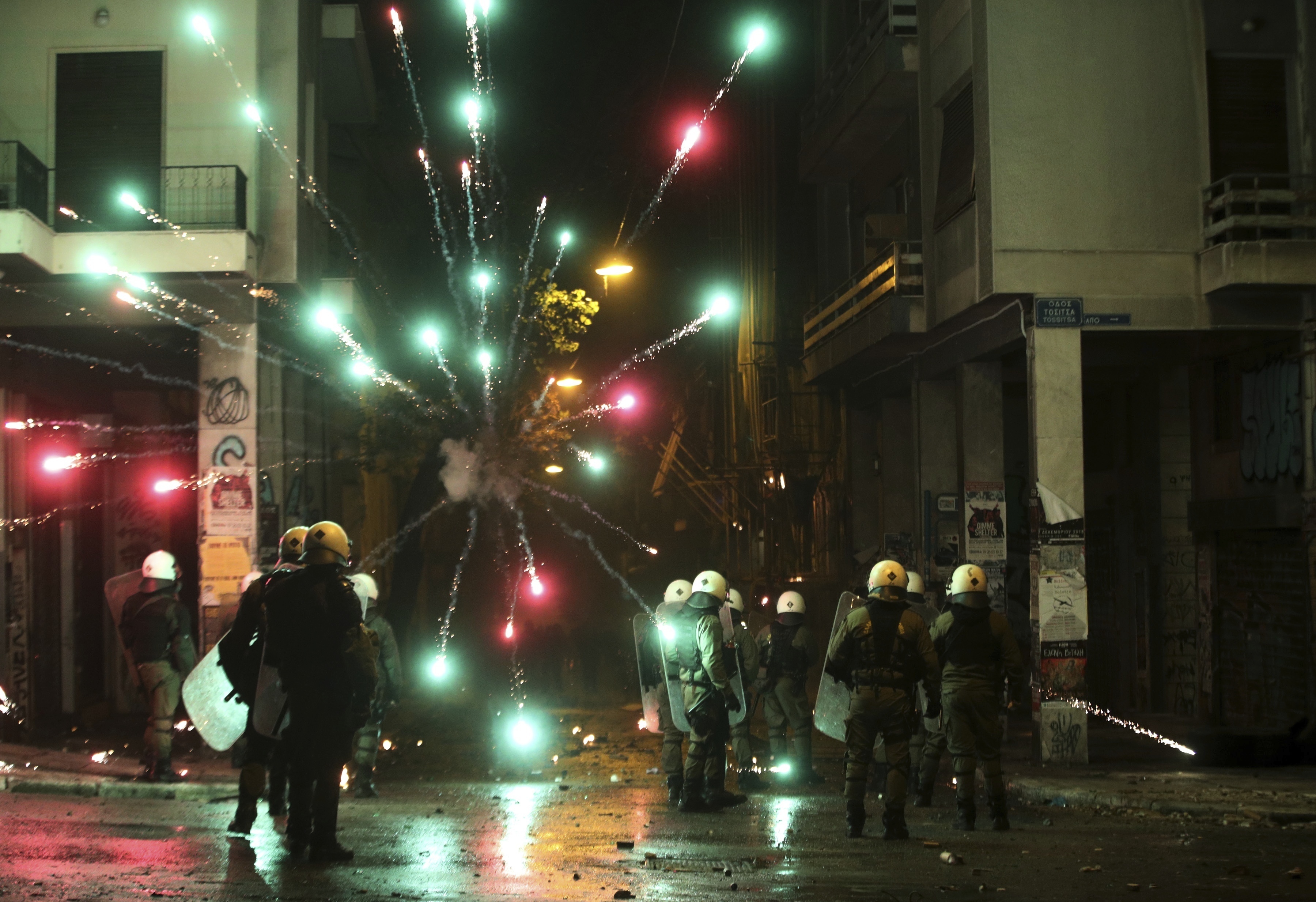 Greece: More than 100 people detained during rioting