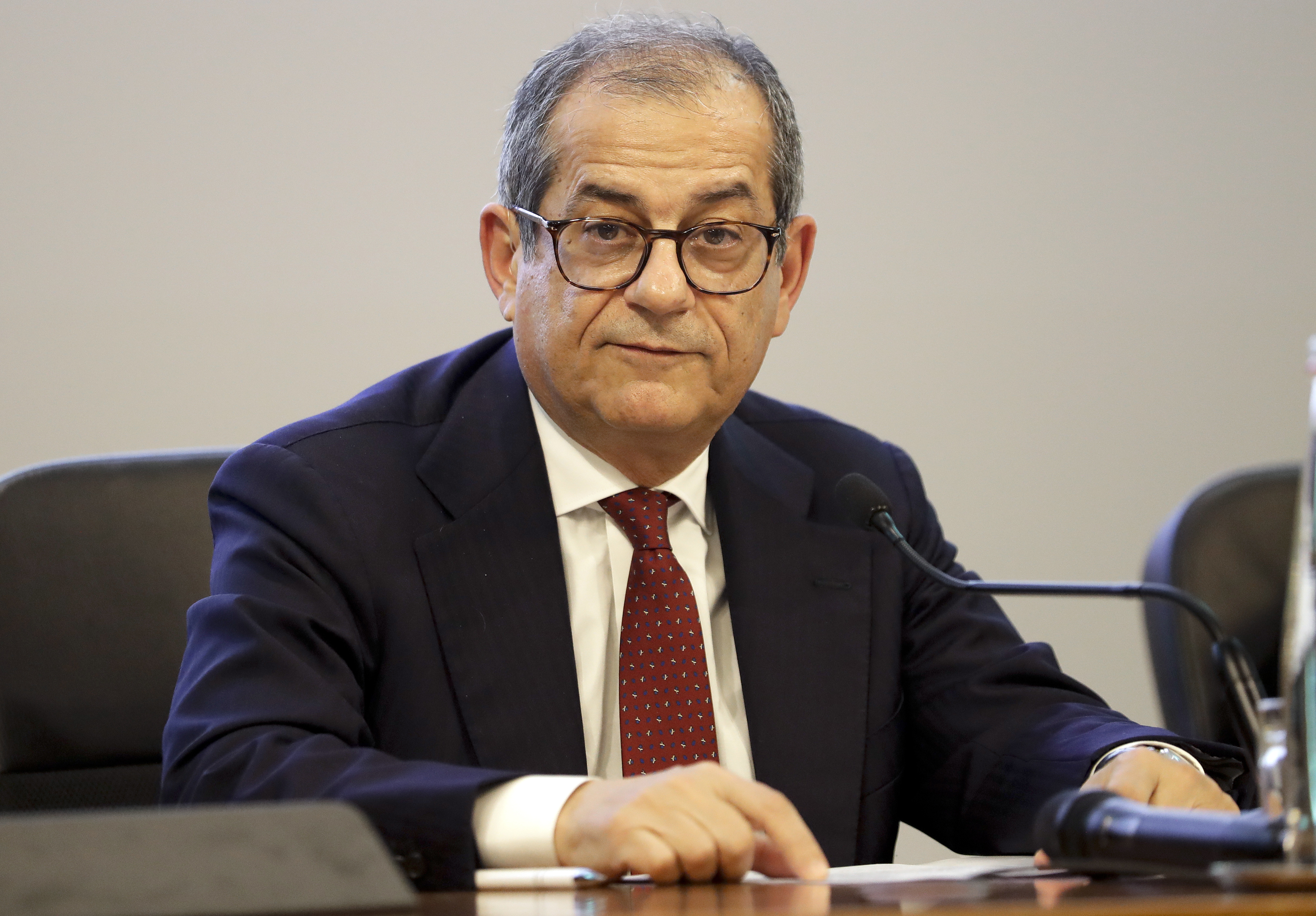 Italian lawmakers give deficit-busting budget 1st approval