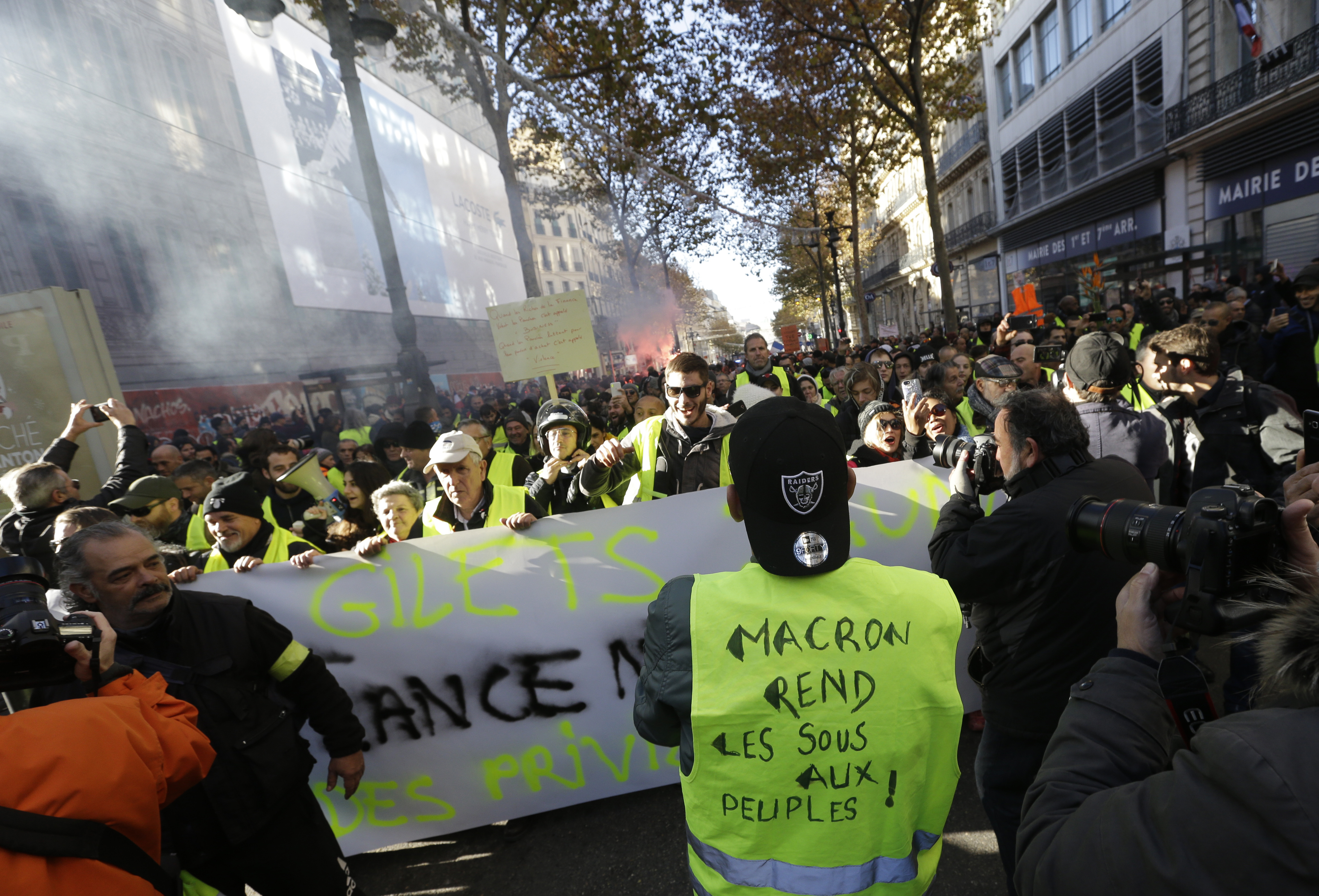 Rioting engulfs Paris as anger grows over high French taxes