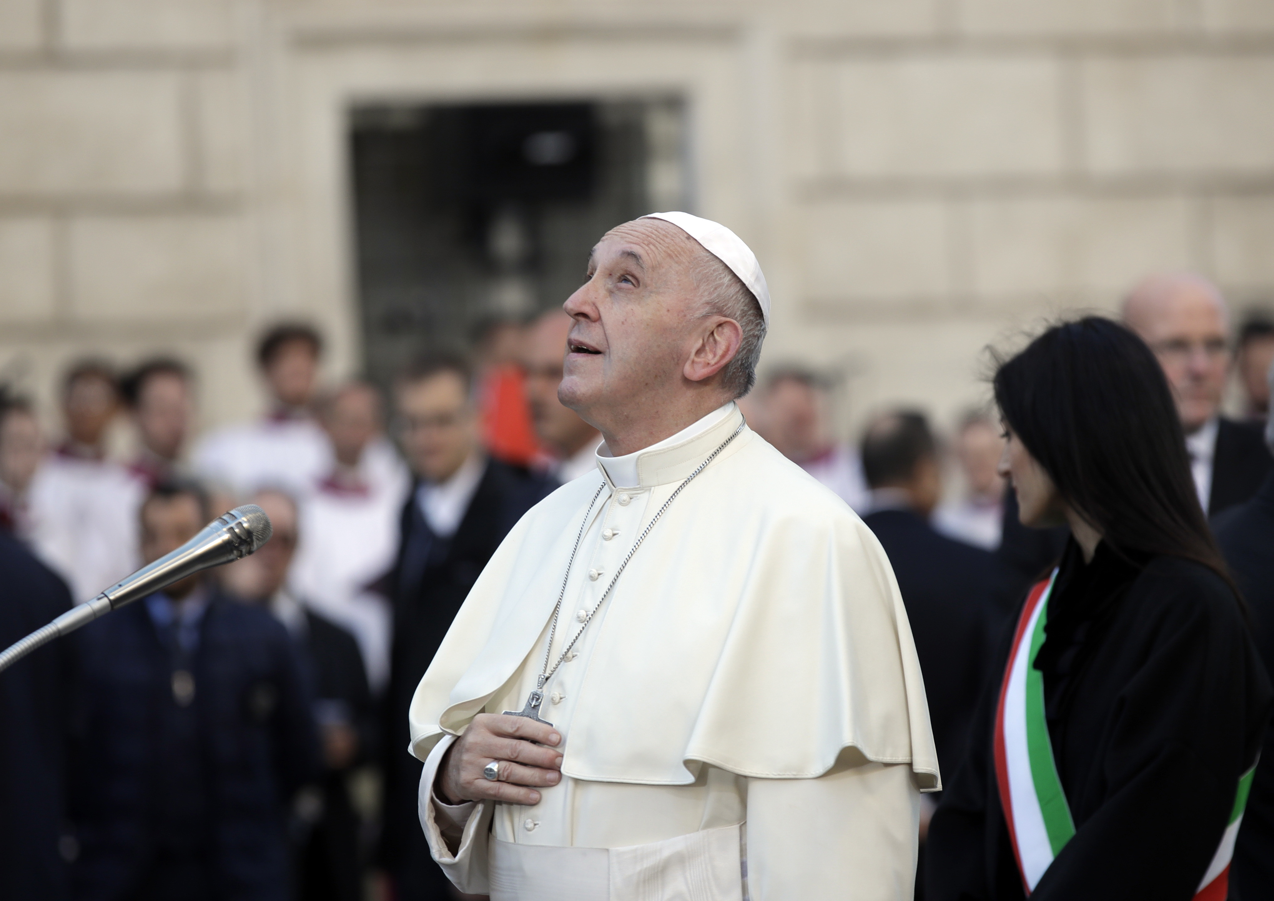 Pope to Romans in holidays speech: Make city more livable