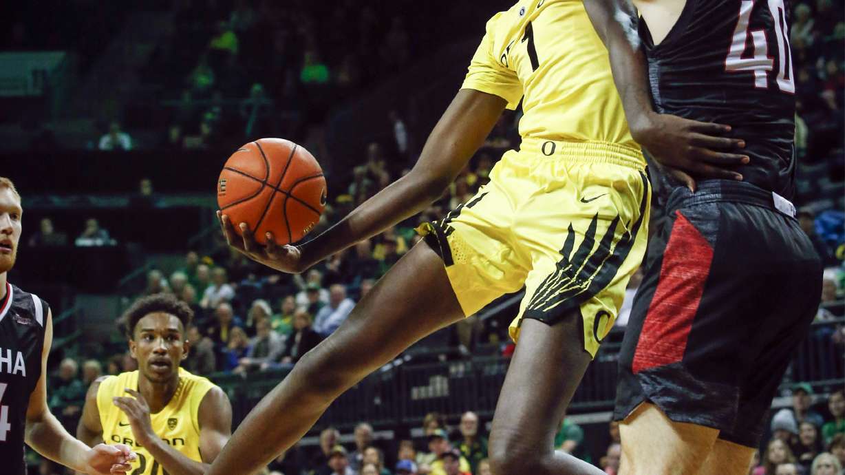 Wooten scores career-best 20, leads Oregon over Omaha 84-61