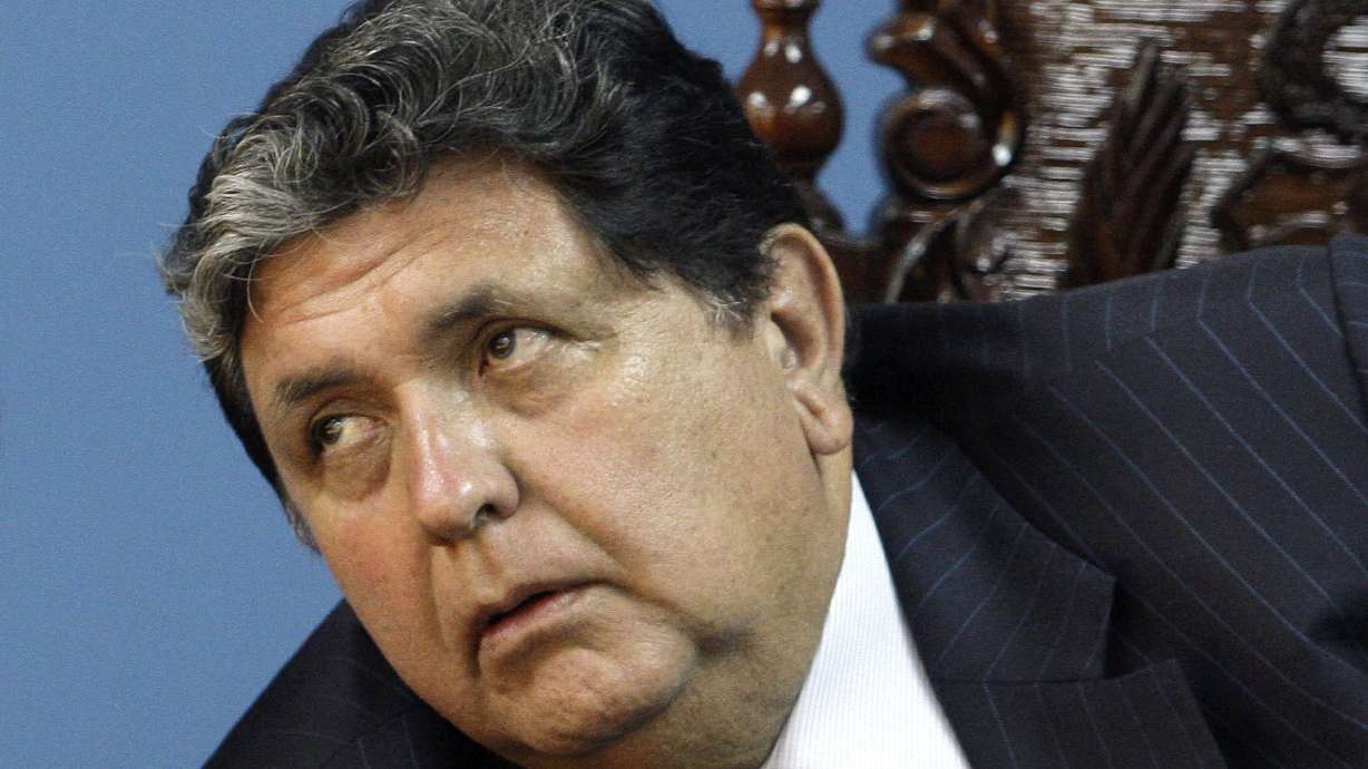 Exit polling indicates Peruvians vote to fight corruption