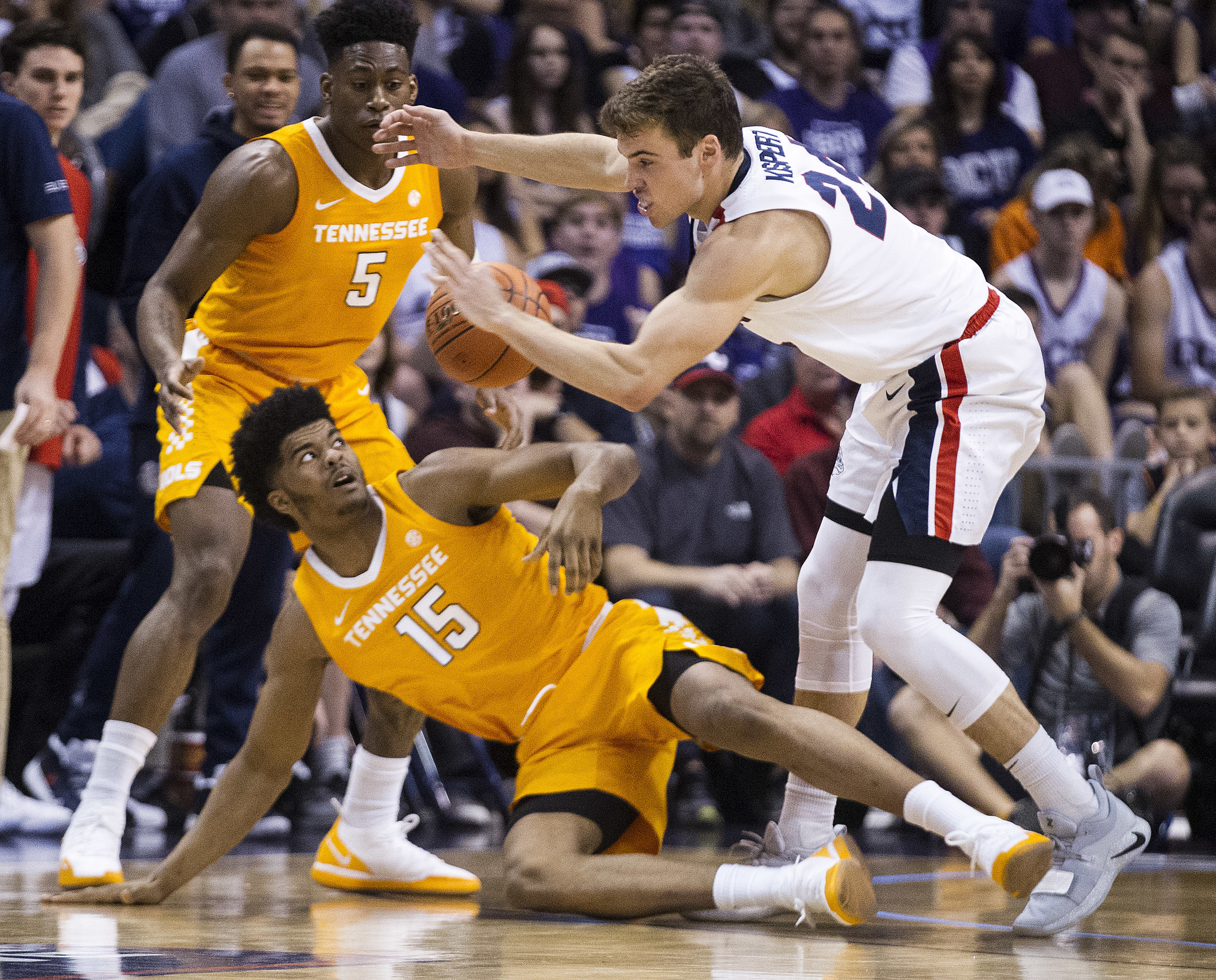 Schofield's 3 lifts No. 7 Tennessee over No. 1 Gonzaga 76-73