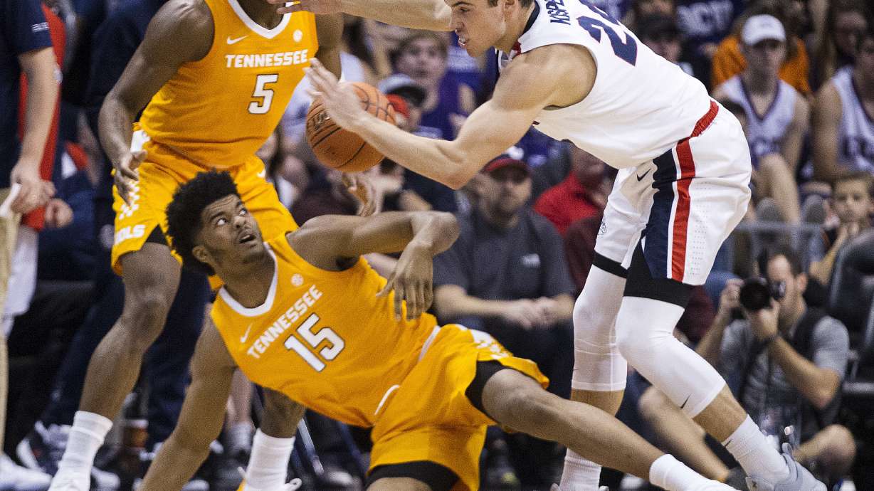 Schofield's 3 lifts No. 7 Tennessee over No. 1 Gonzaga 76-73