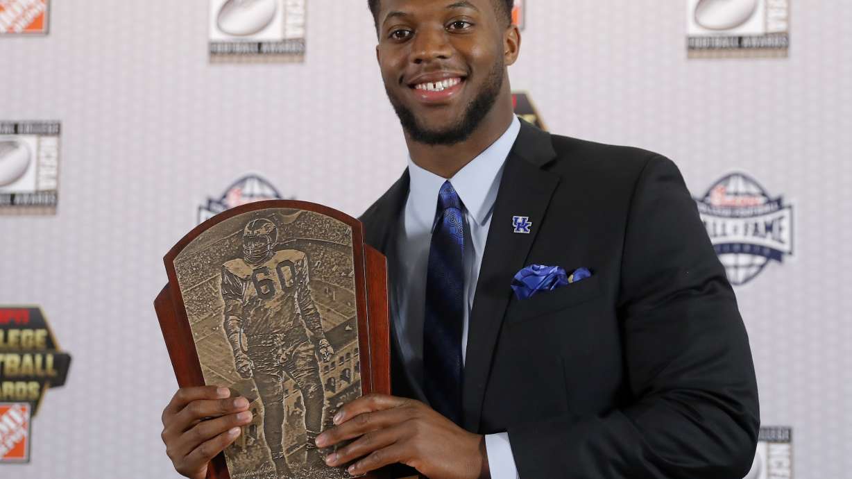 Kentucky linebacker Josh Allen wins Lott IMPACT Trophy