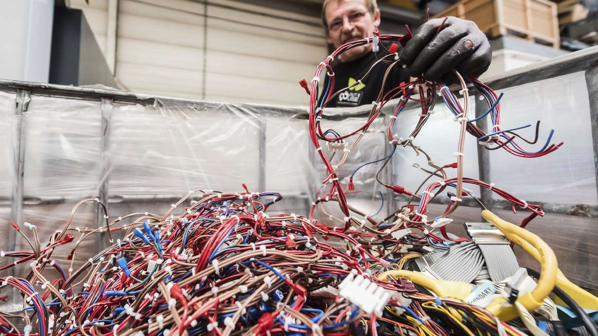 AP PHOTOS: Belgian experts seek e-waste gold in climate curb