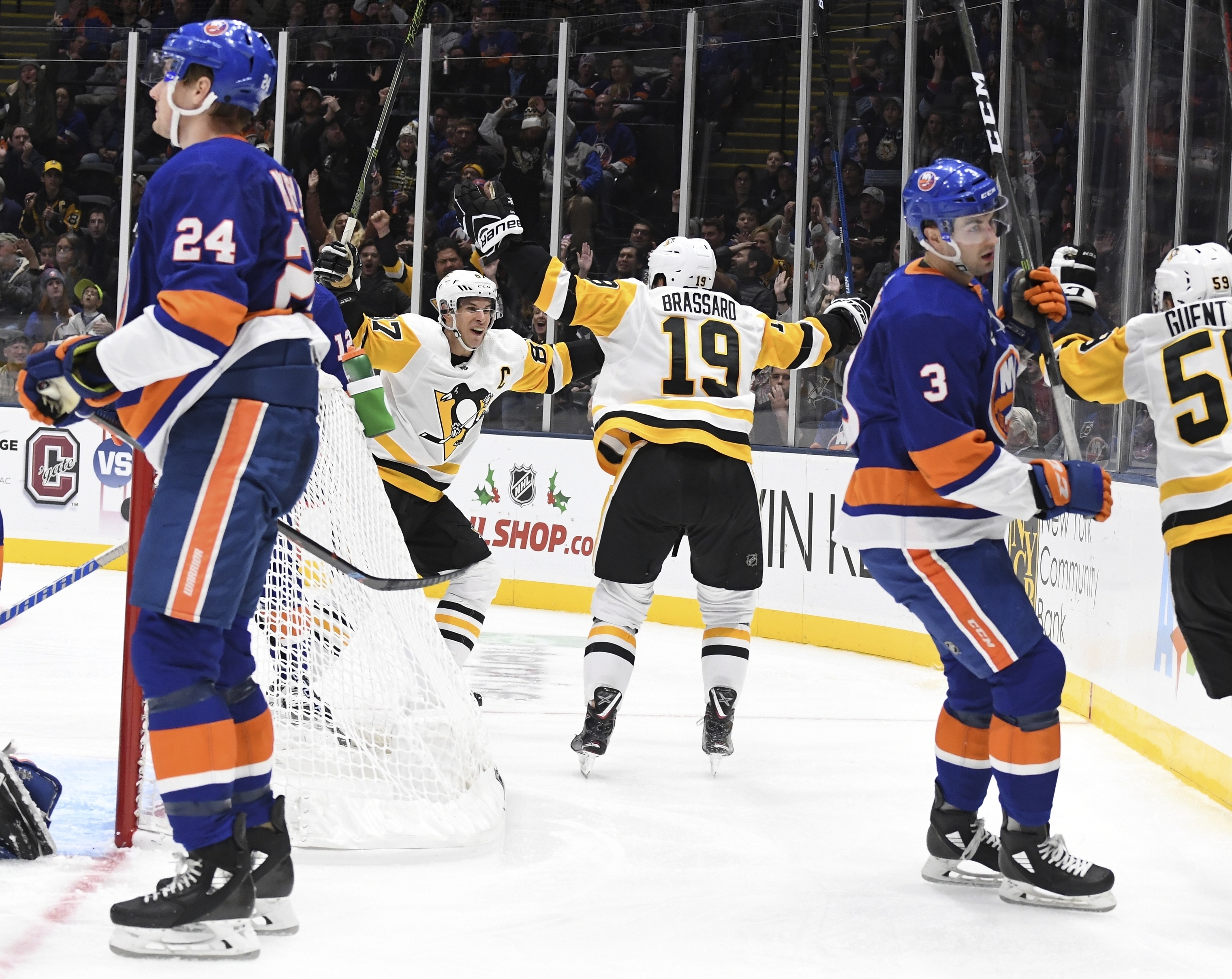 Guentzel helps Penguins top Islanders 2-1