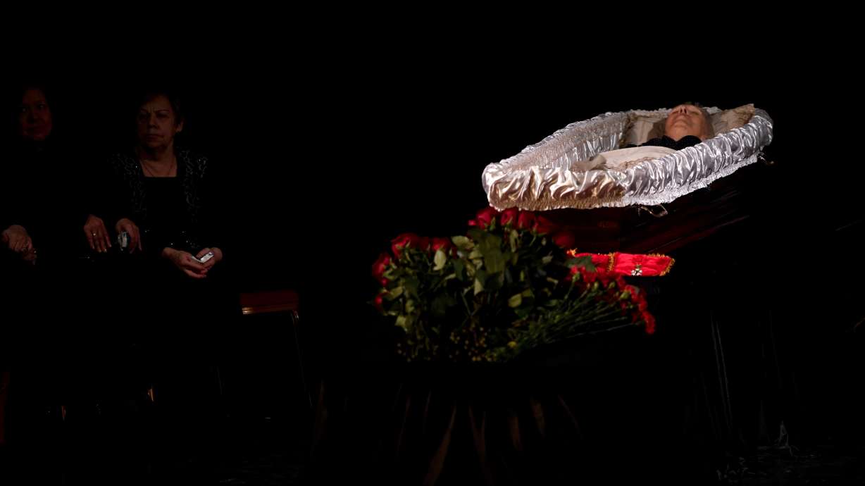 Putin, opposition gather to honor prominent rights activist