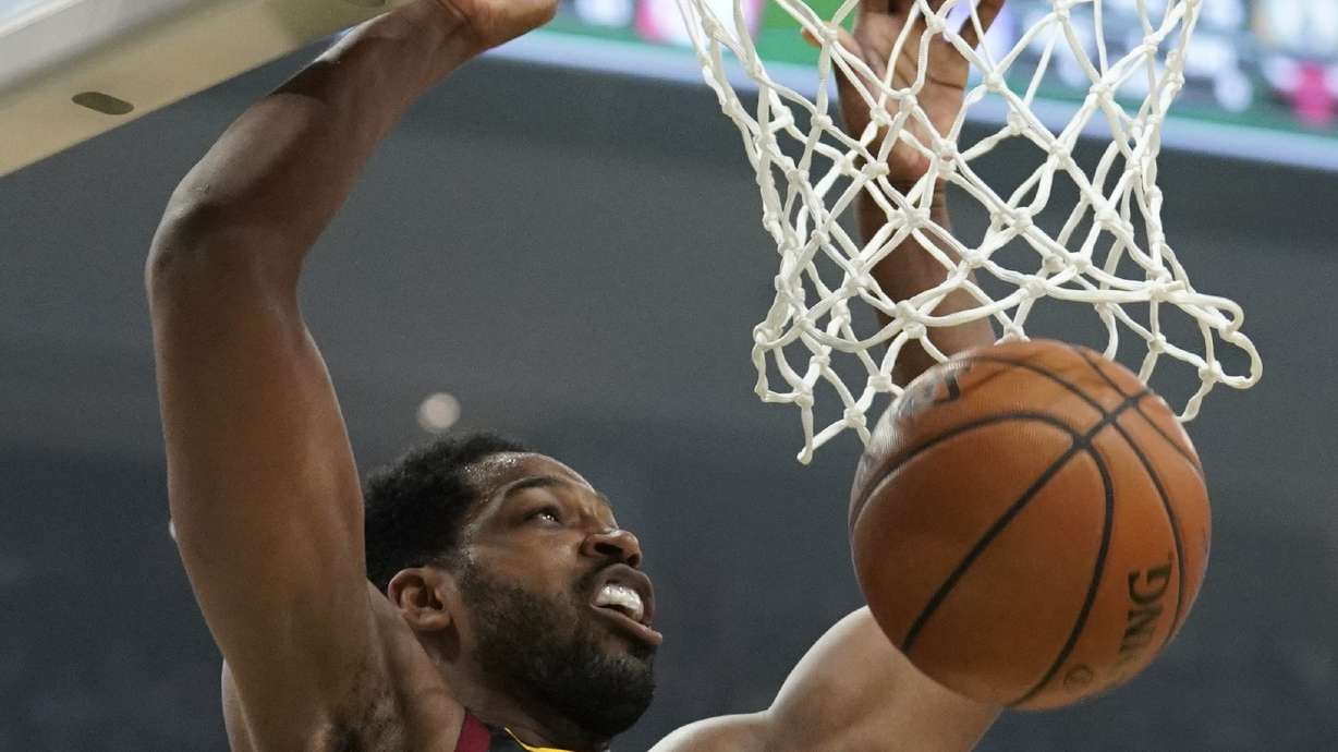 Cavaliers' Thompson could miss month with sprained left foot