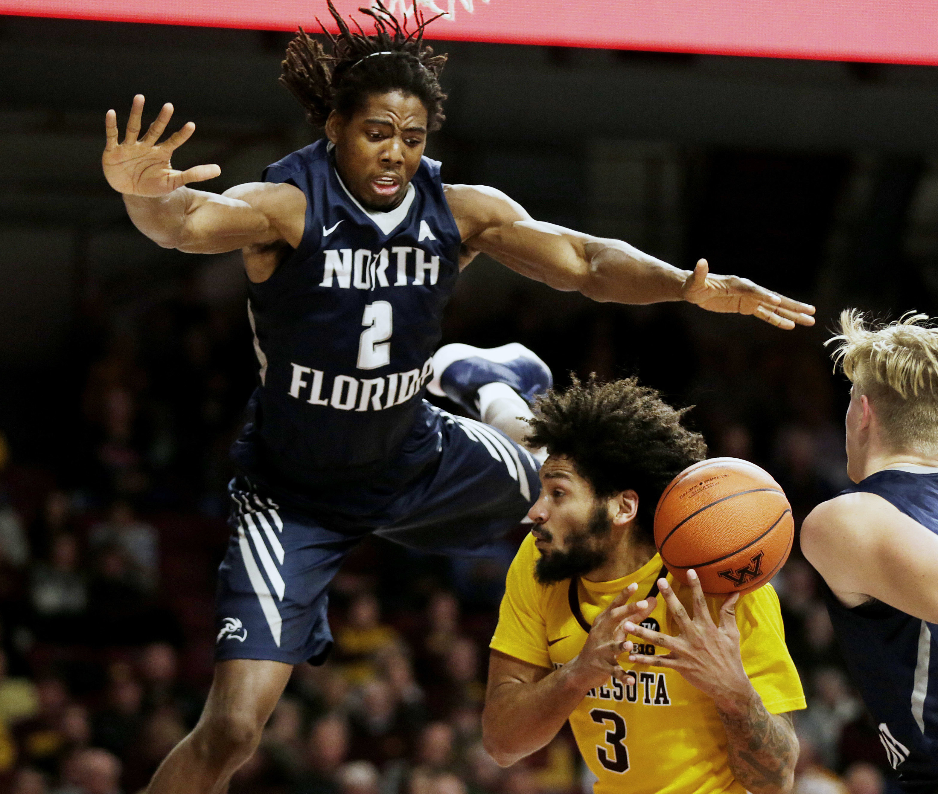 Washington helps Minnesota pass by pesky North Florida 80-71