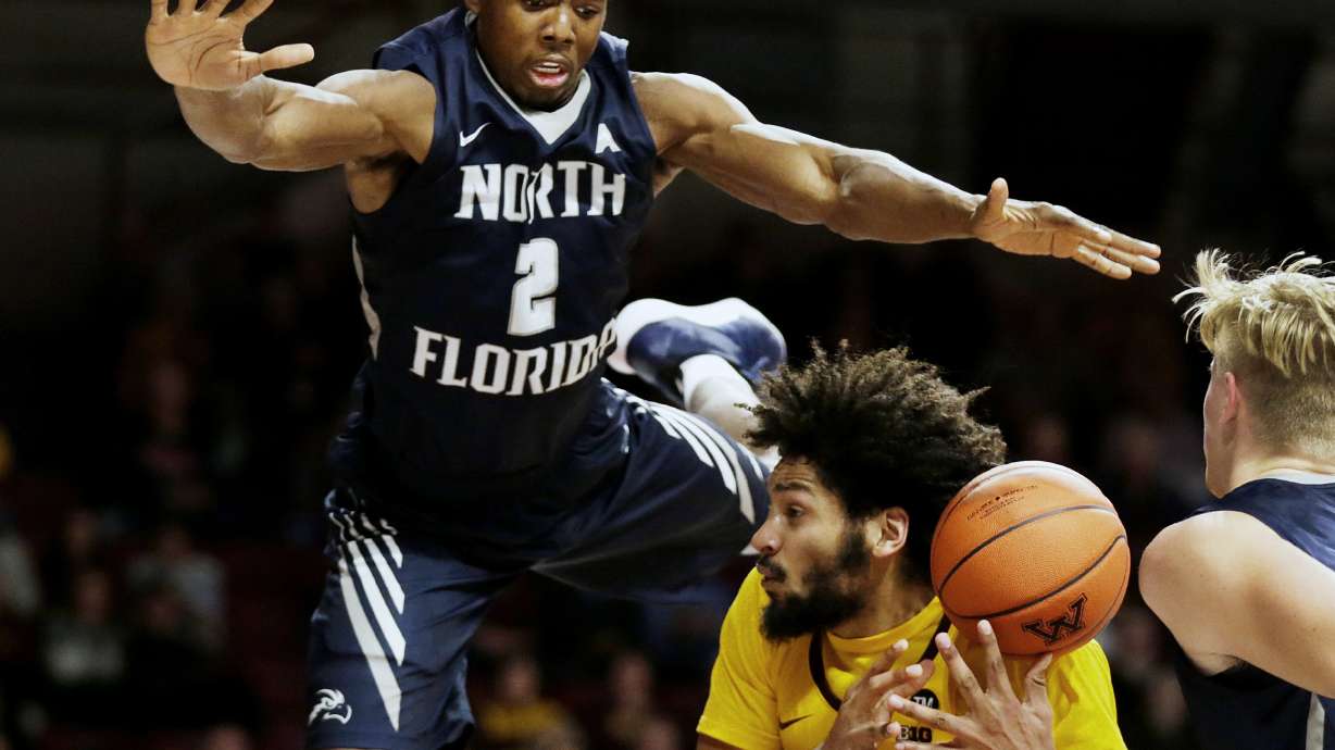 Washington helps Minnesota pass by pesky North Florida 80-71