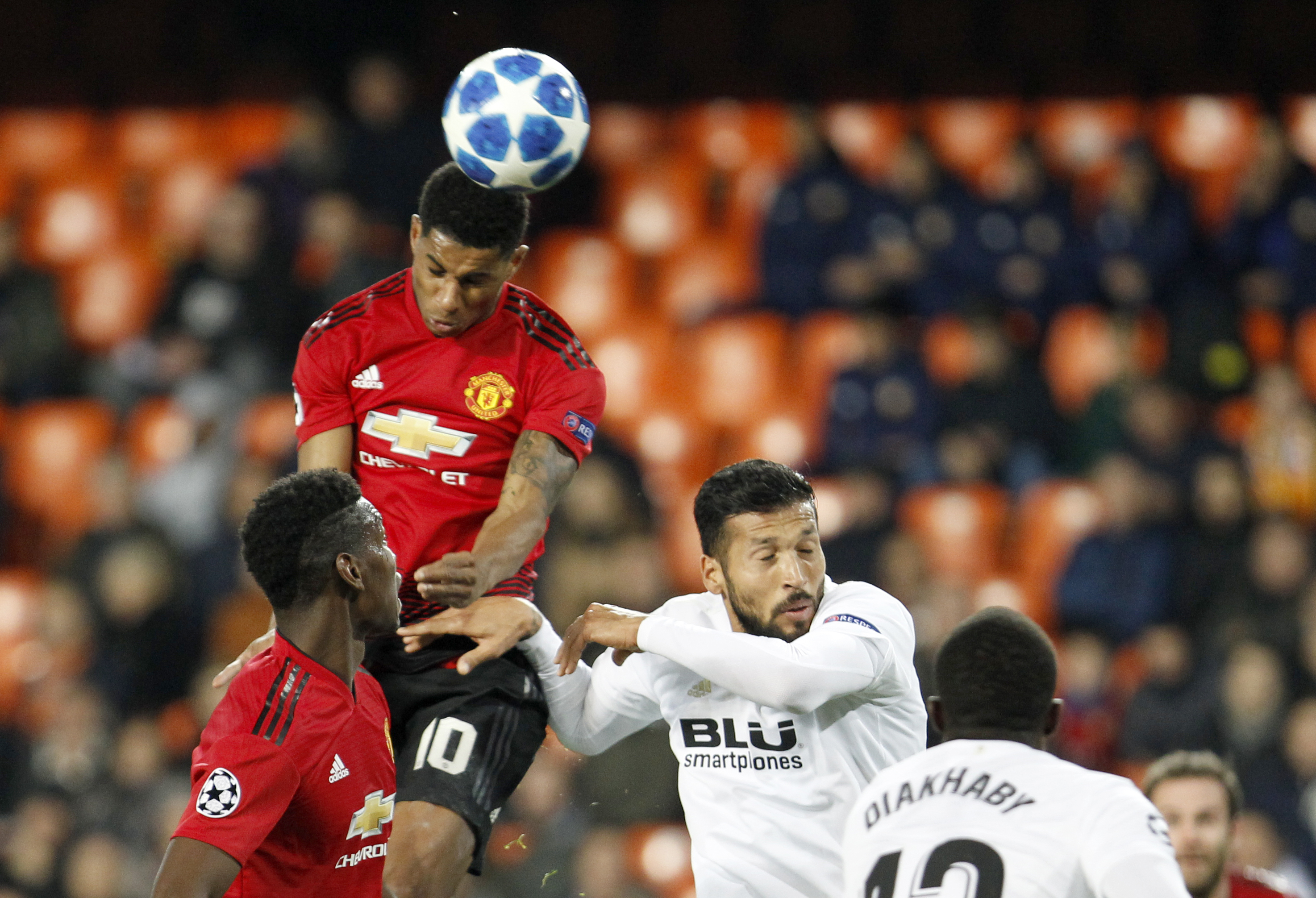 Mourinho selection backfires, United misses out on top spot