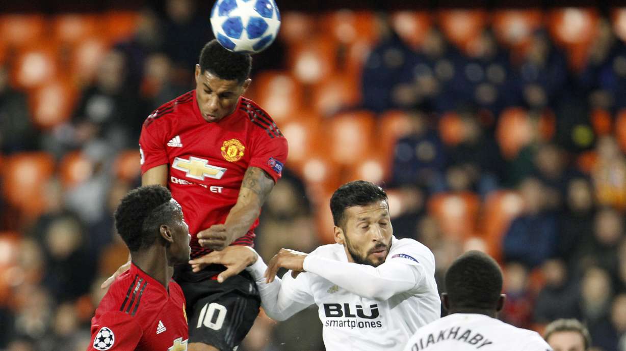 Mourinho selection backfires, United misses out on top spot