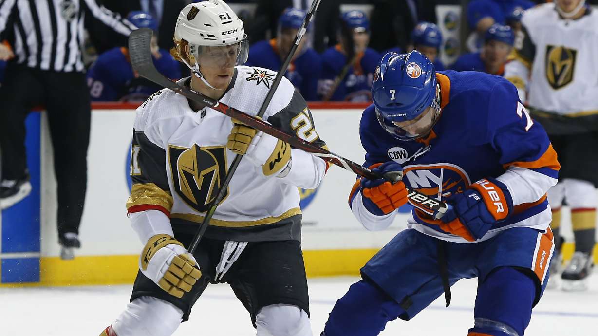 Nosek's goal in 3rd helps Golden Knights beat Islanders 3-2