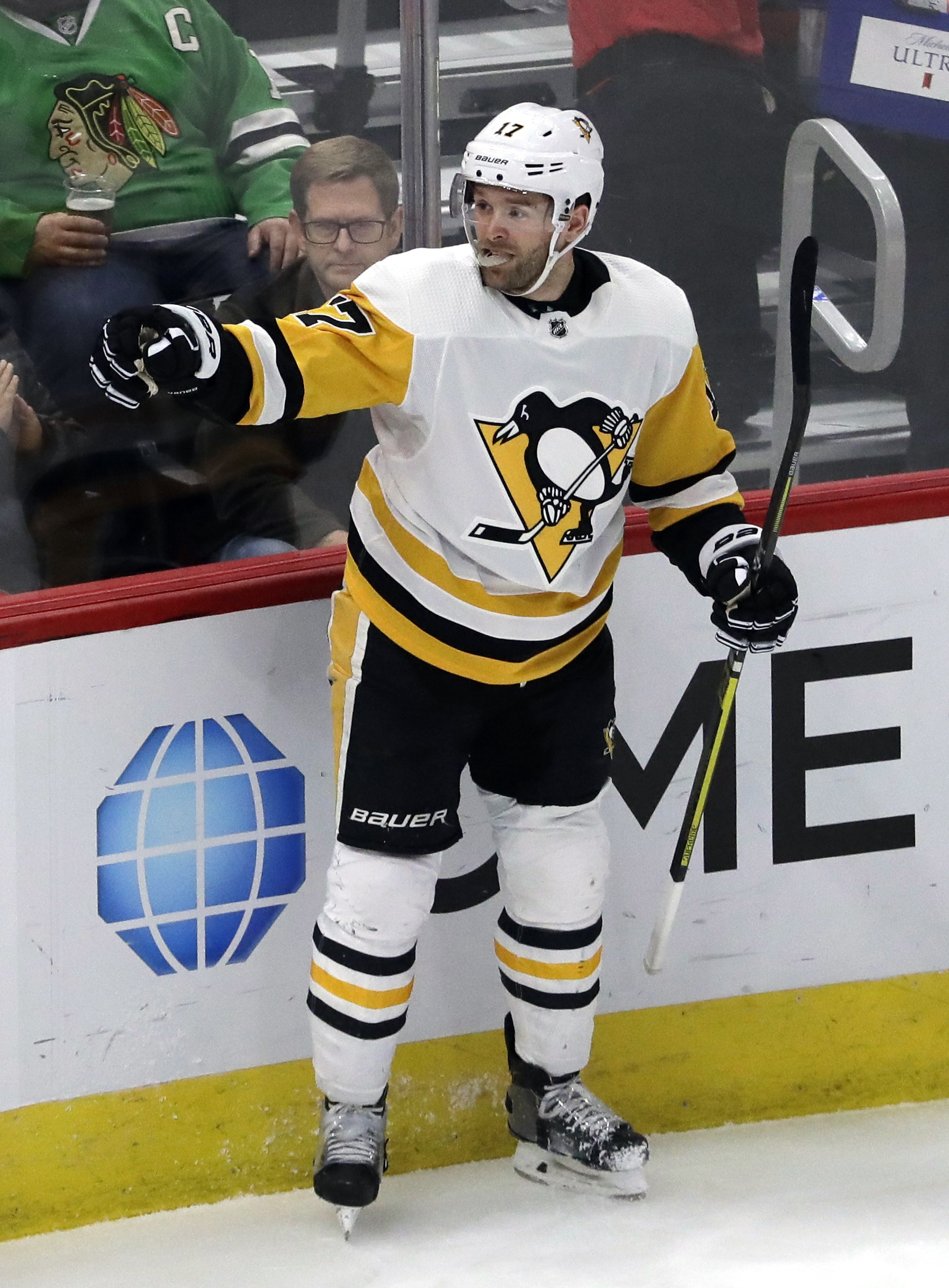 Blackhawks end 8-game slide with 6-3 win over Penguins