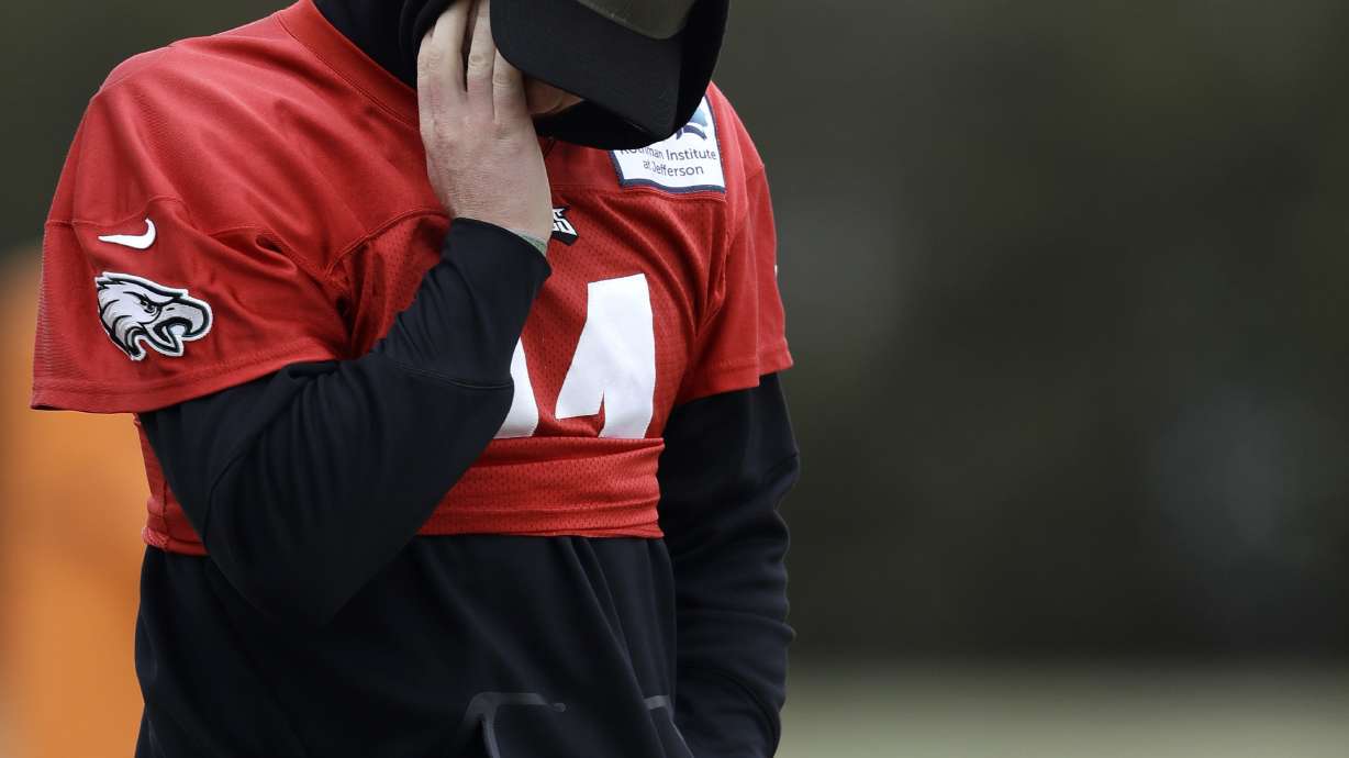 Severity of Carson Wentz's back injury still unknown