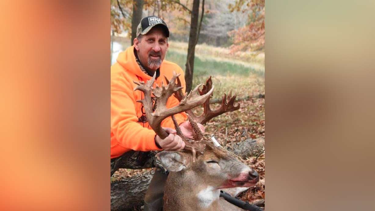 Did this 51-point Illinois buck deer break the national record?