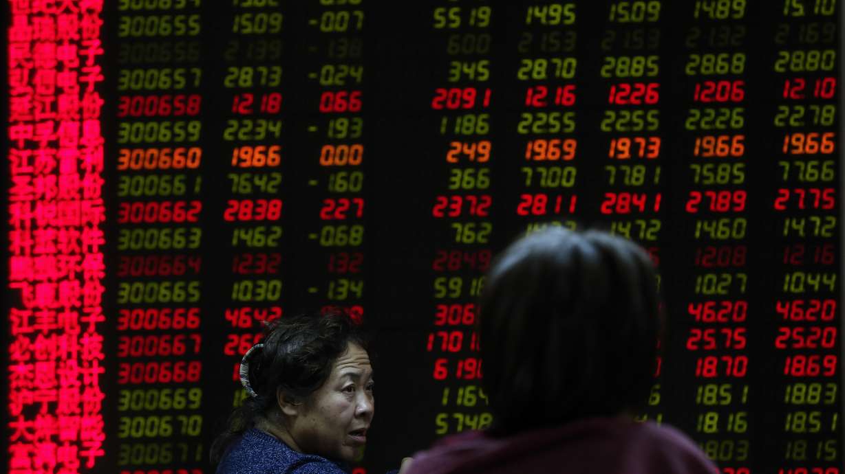 World markets fall on Chinese growth concerns