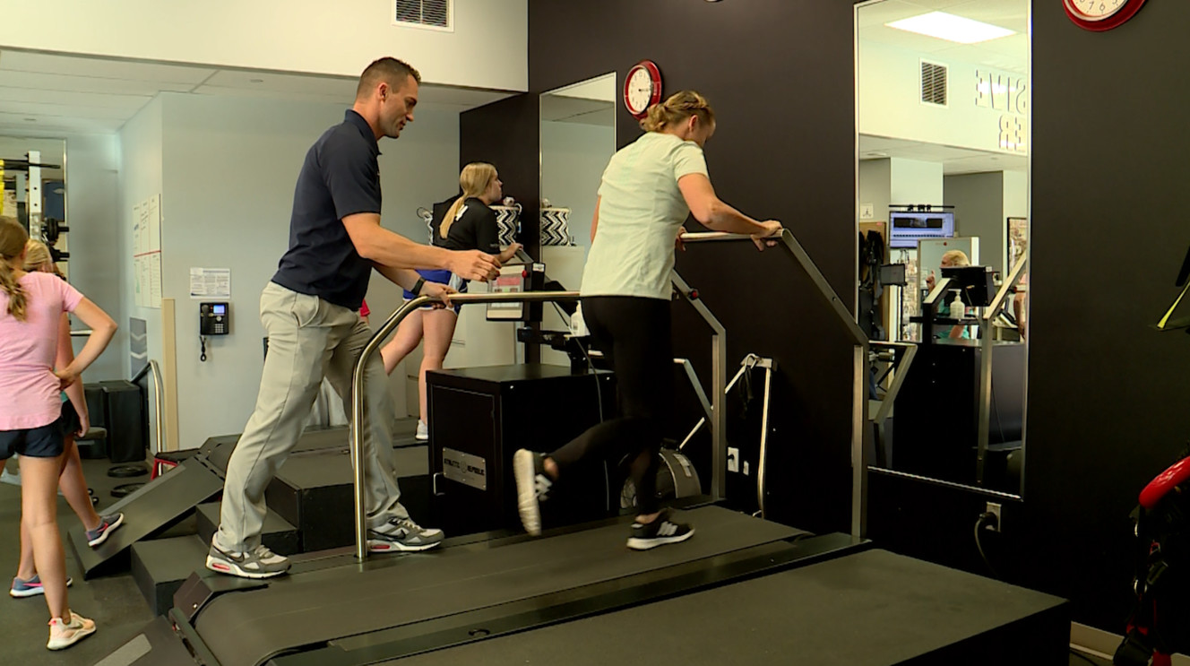 Jacqui Knighton starts her gait analysis on the treadmill. (Photo: KSL TV)