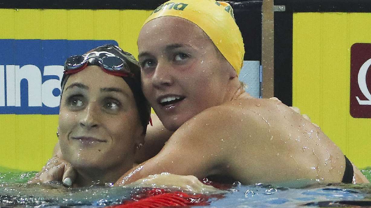 Titmus sets world record in short-course 400 freestyle