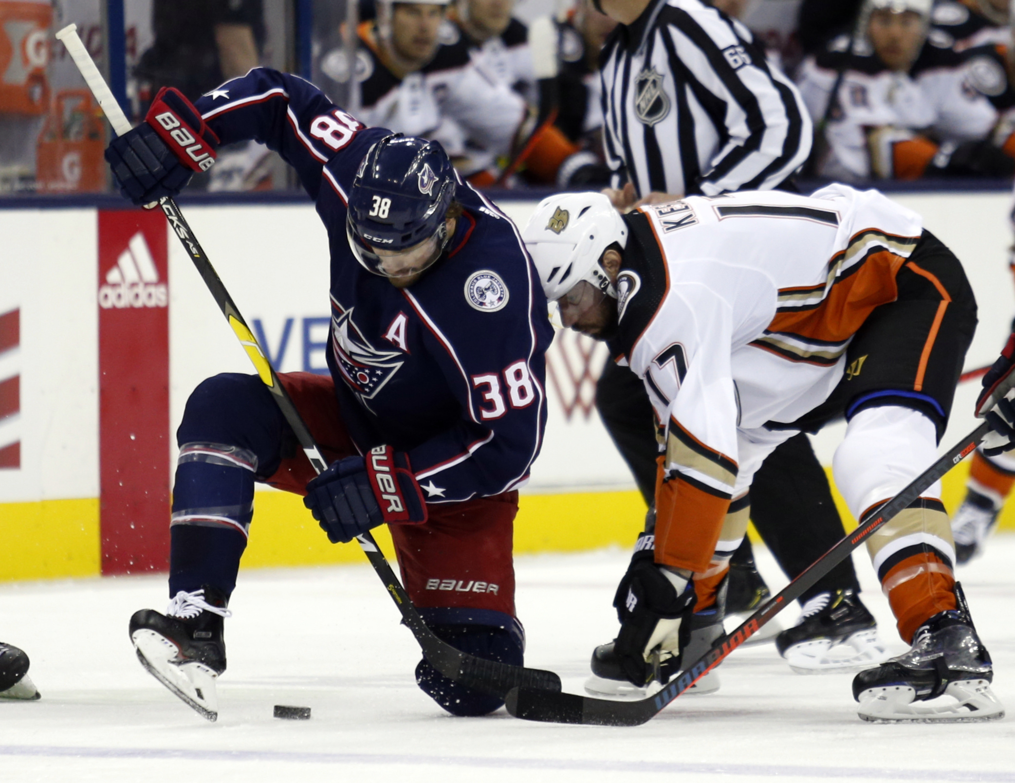 Sprong's OT goal lifts Ducks over Blue Jackets 2-1