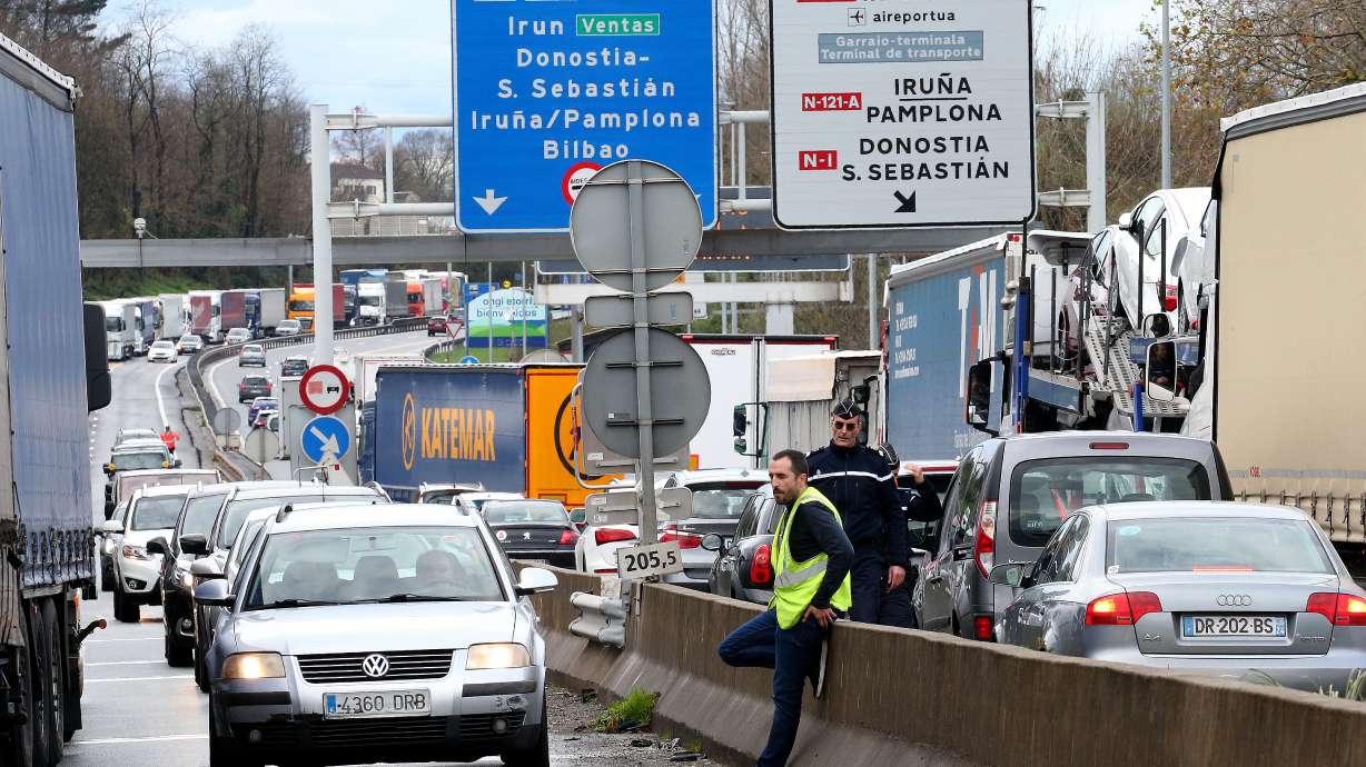 Yellow vest protesters still block French traffic circles