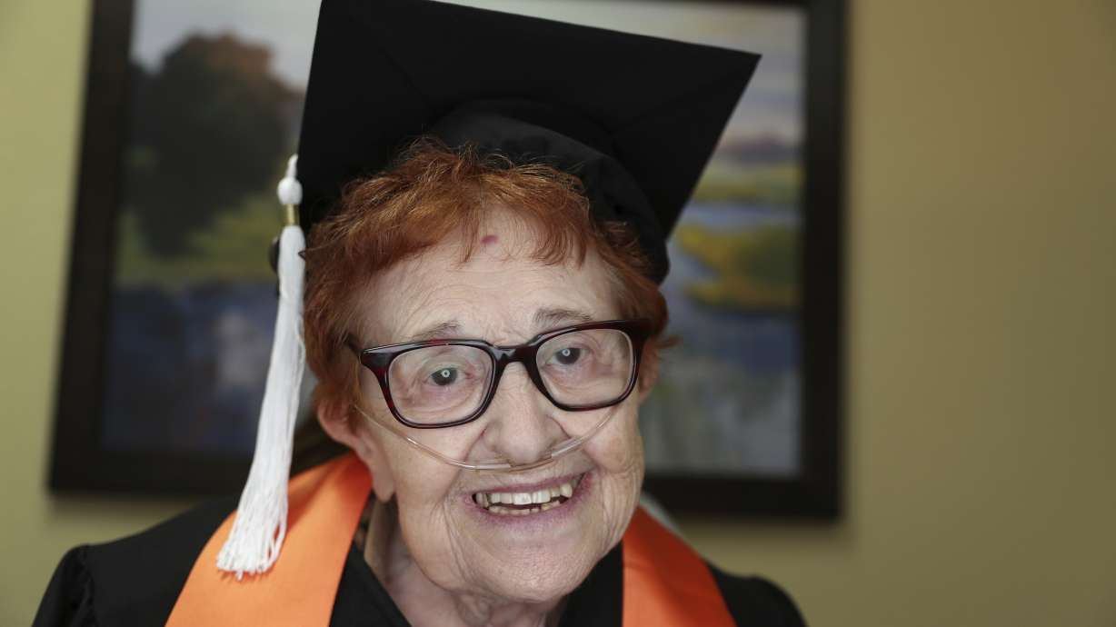 Not into bingo, 84-year-old Texas woman gets college degree